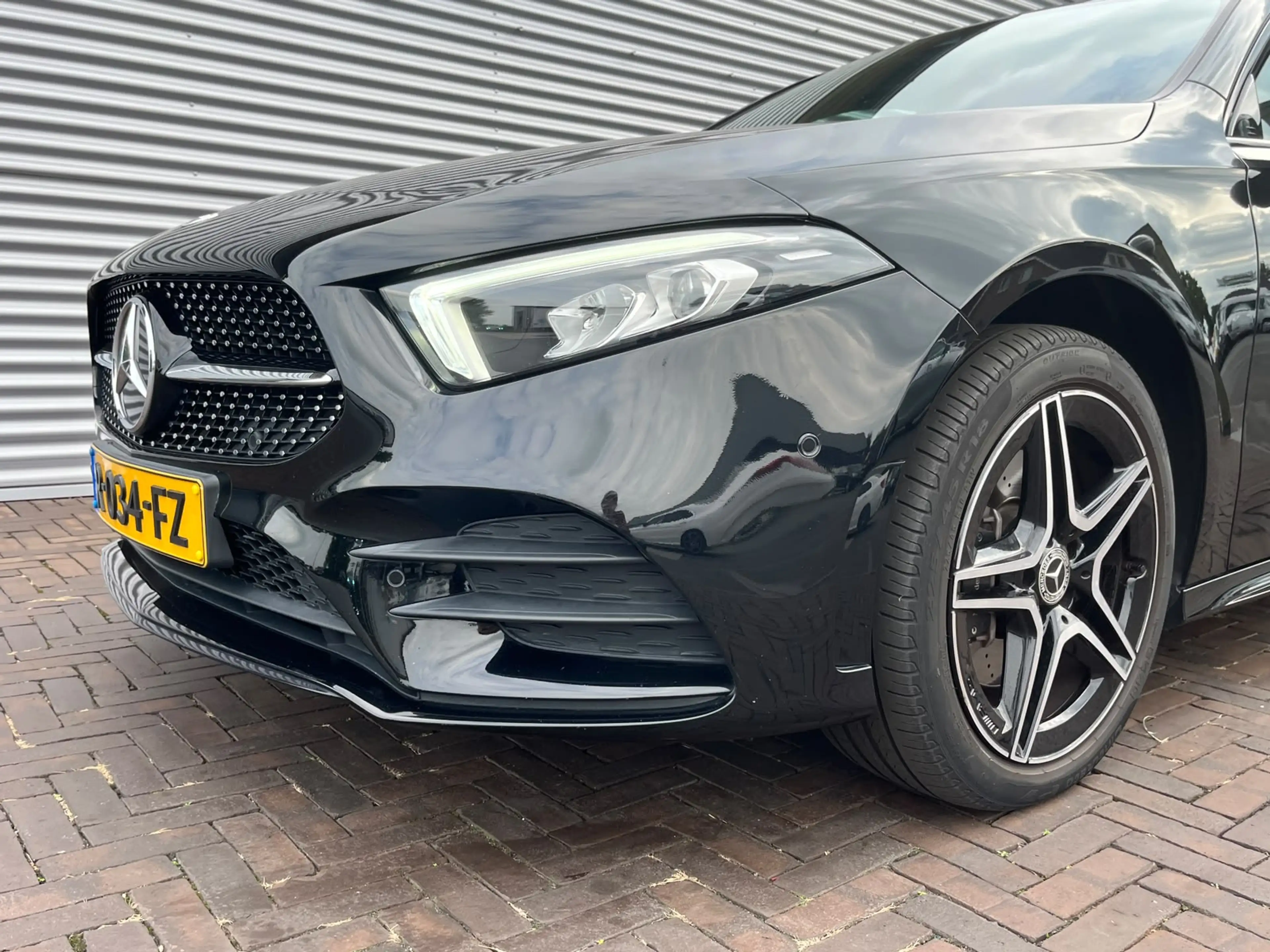 Mercedes-Benz A 250 e Business Solution AMG Limited — photo 2