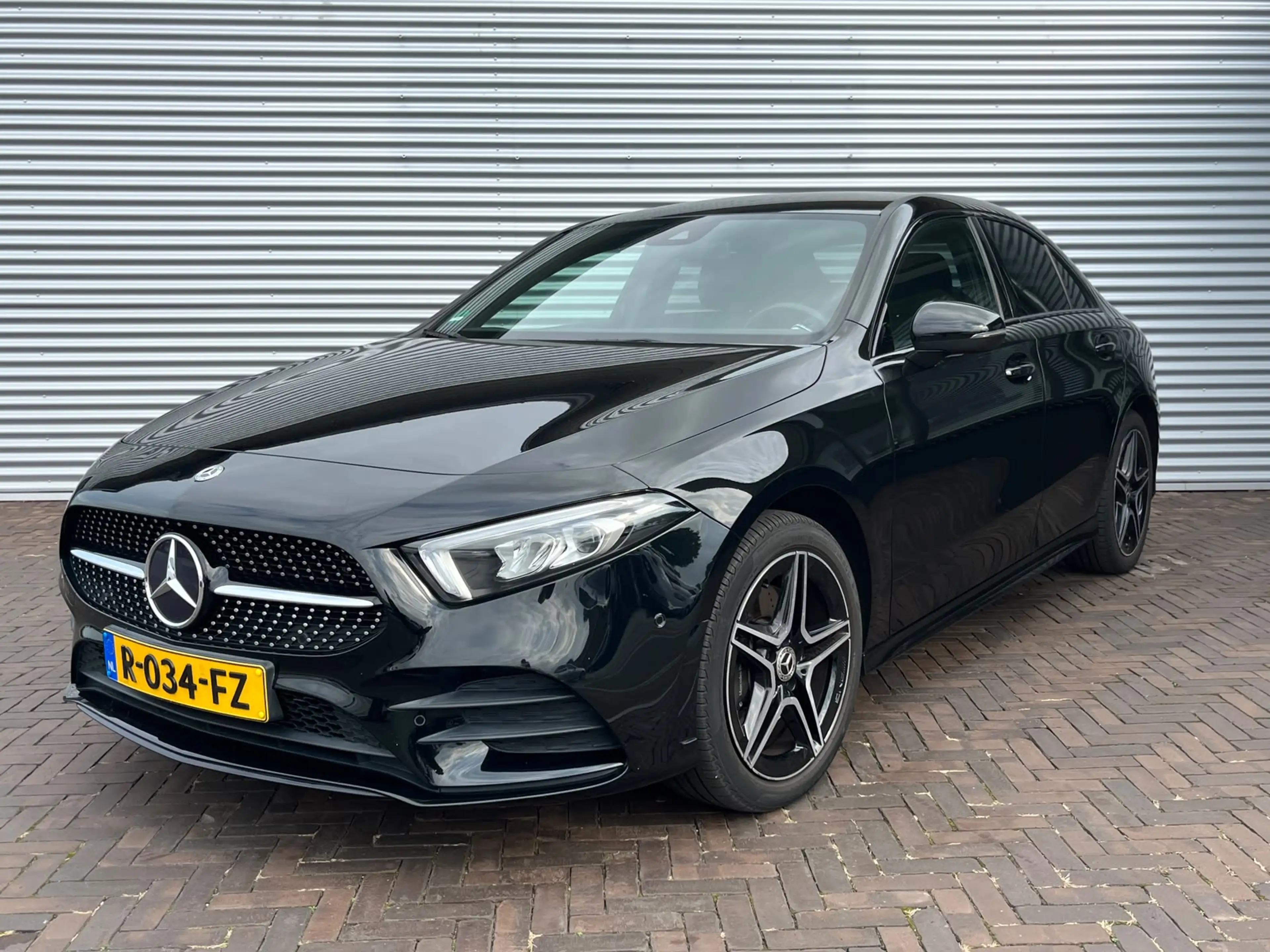 Mercedes-Benz A 250 e Business Solution AMG Limited