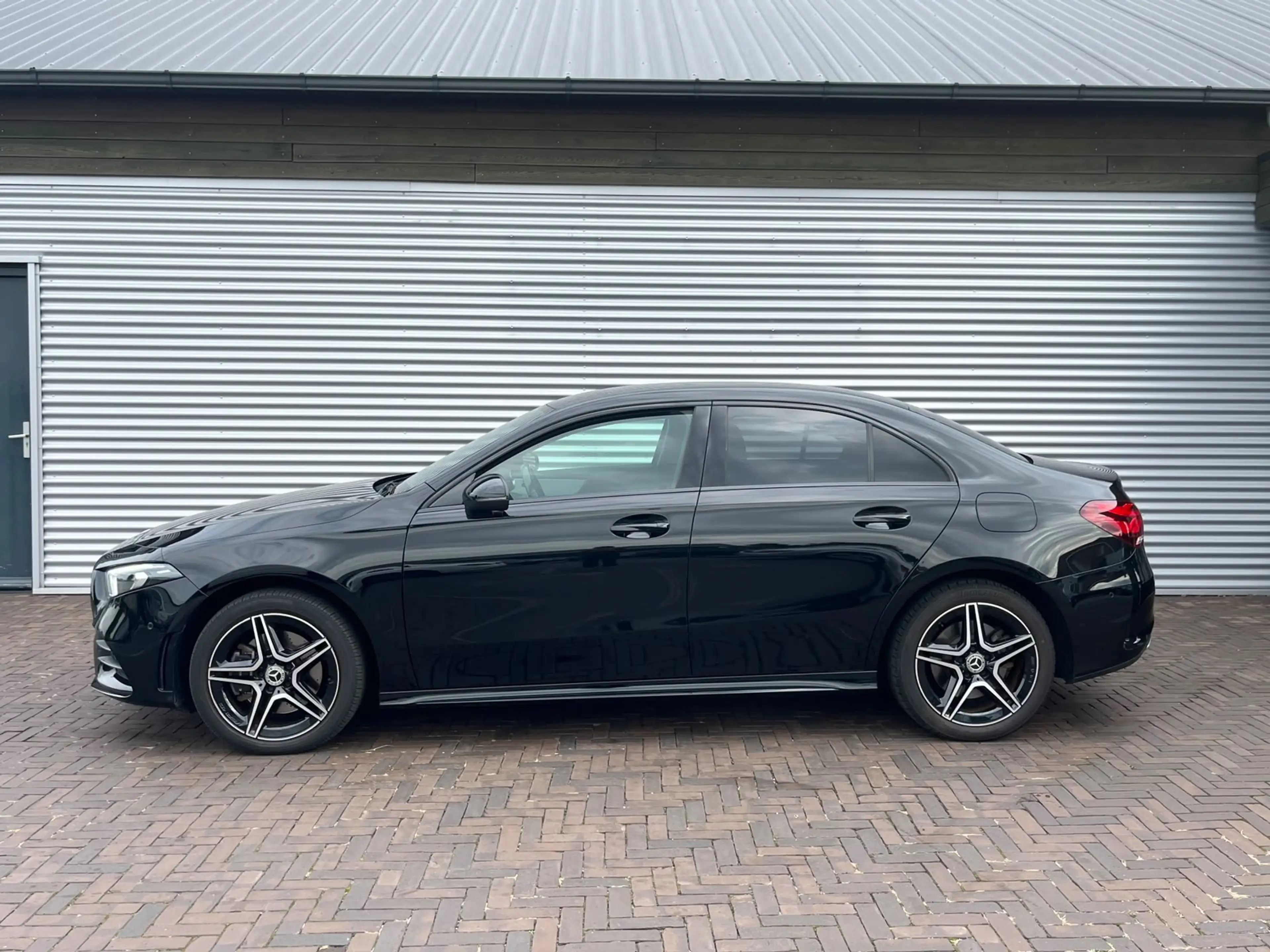 Mercedes-Benz A 250 e Business Solution AMG Limited — photo 3