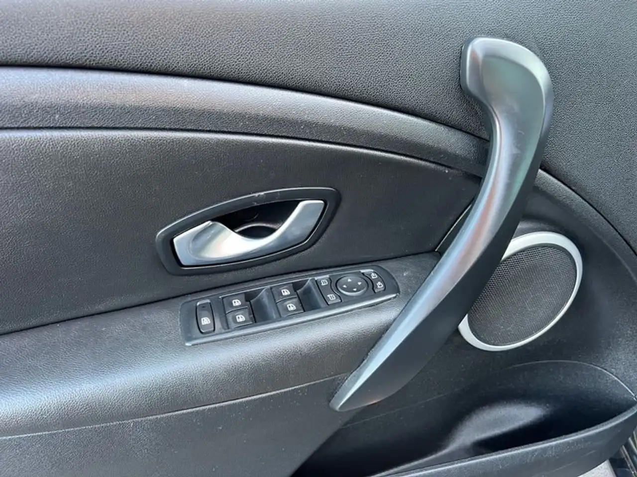 Renault Megane Grandtour — photo 16