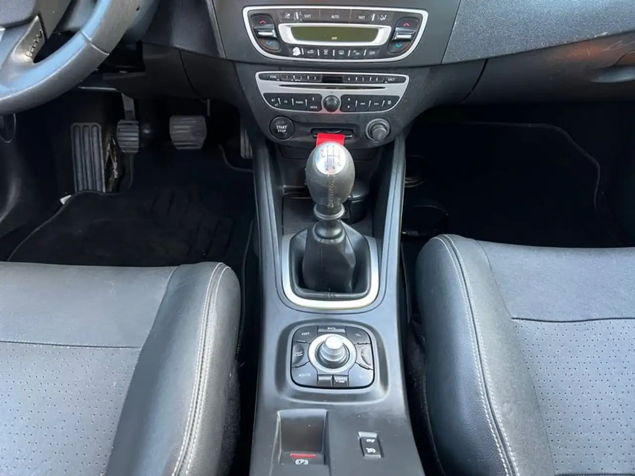 Renault Megane Grandtour — photo 11