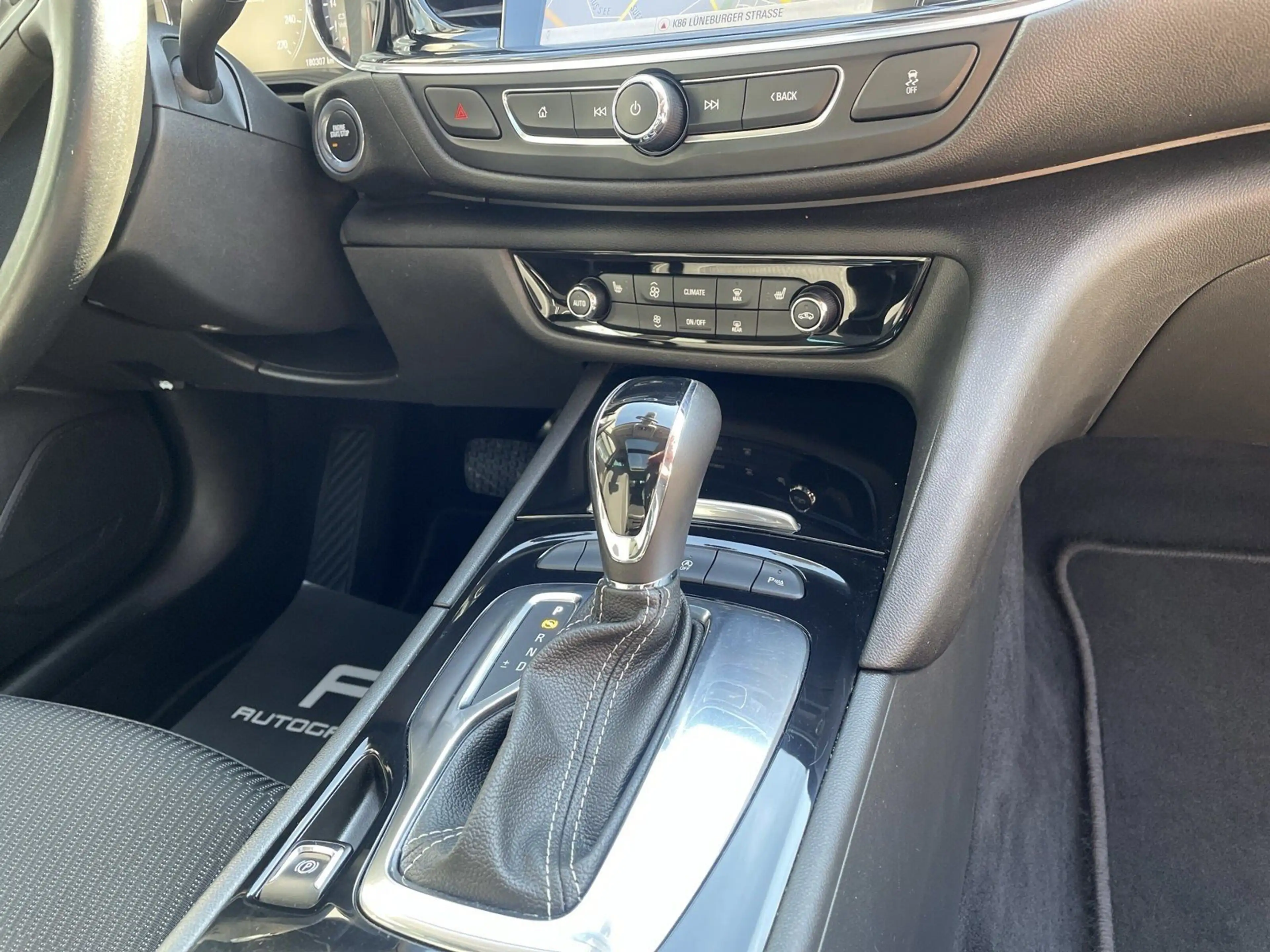 Opel Insignia Innovation Sport Aut. Pano+Leder+AHK+Kamera — photo 13