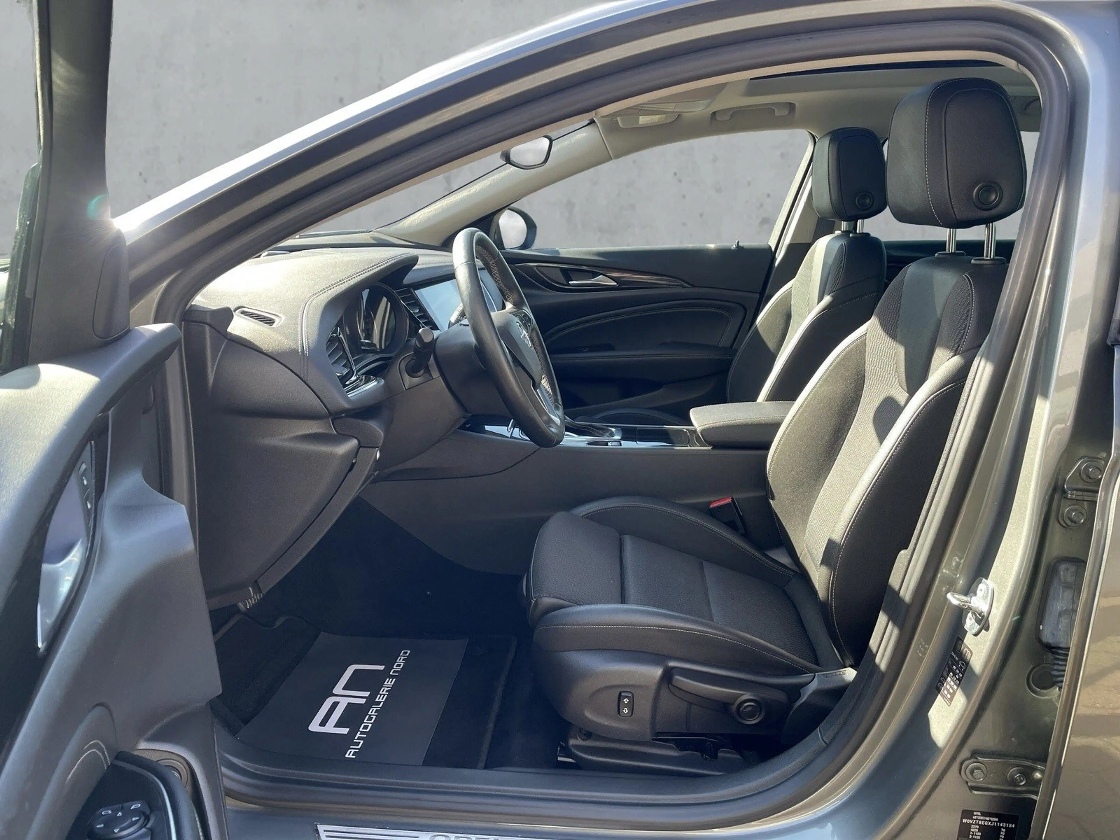 Opel Insignia Innovation Sport Aut. Pano+Leder+AHK+Kamera — photo 9