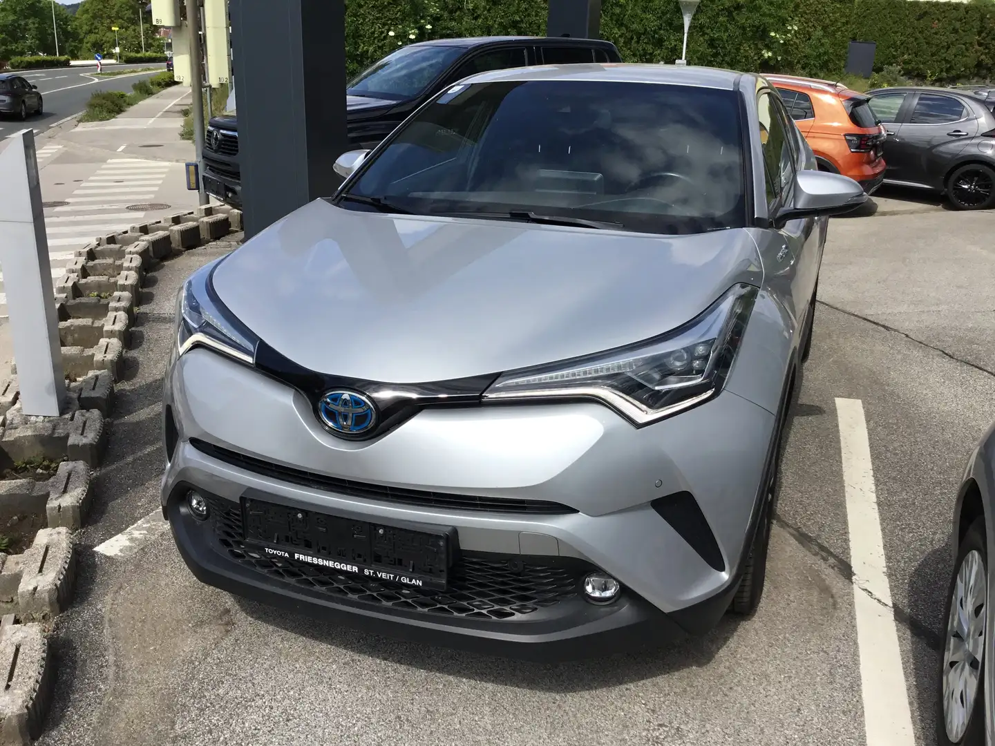 Toyota C-HR 1,8 Hybrid C-HIC CVT 2WD Silber - 1