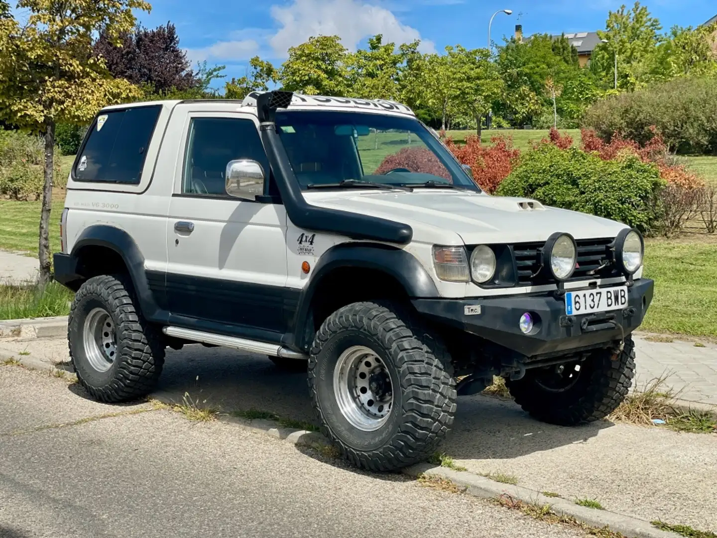 Mitsubishi Montero Corto 3.0 V6 GLS Standard Weiß - 1