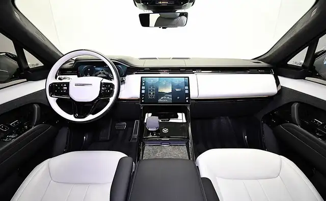 Land Rover Range Rover Sport view 10