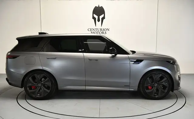 Land Rover Range Rover Sport view 3