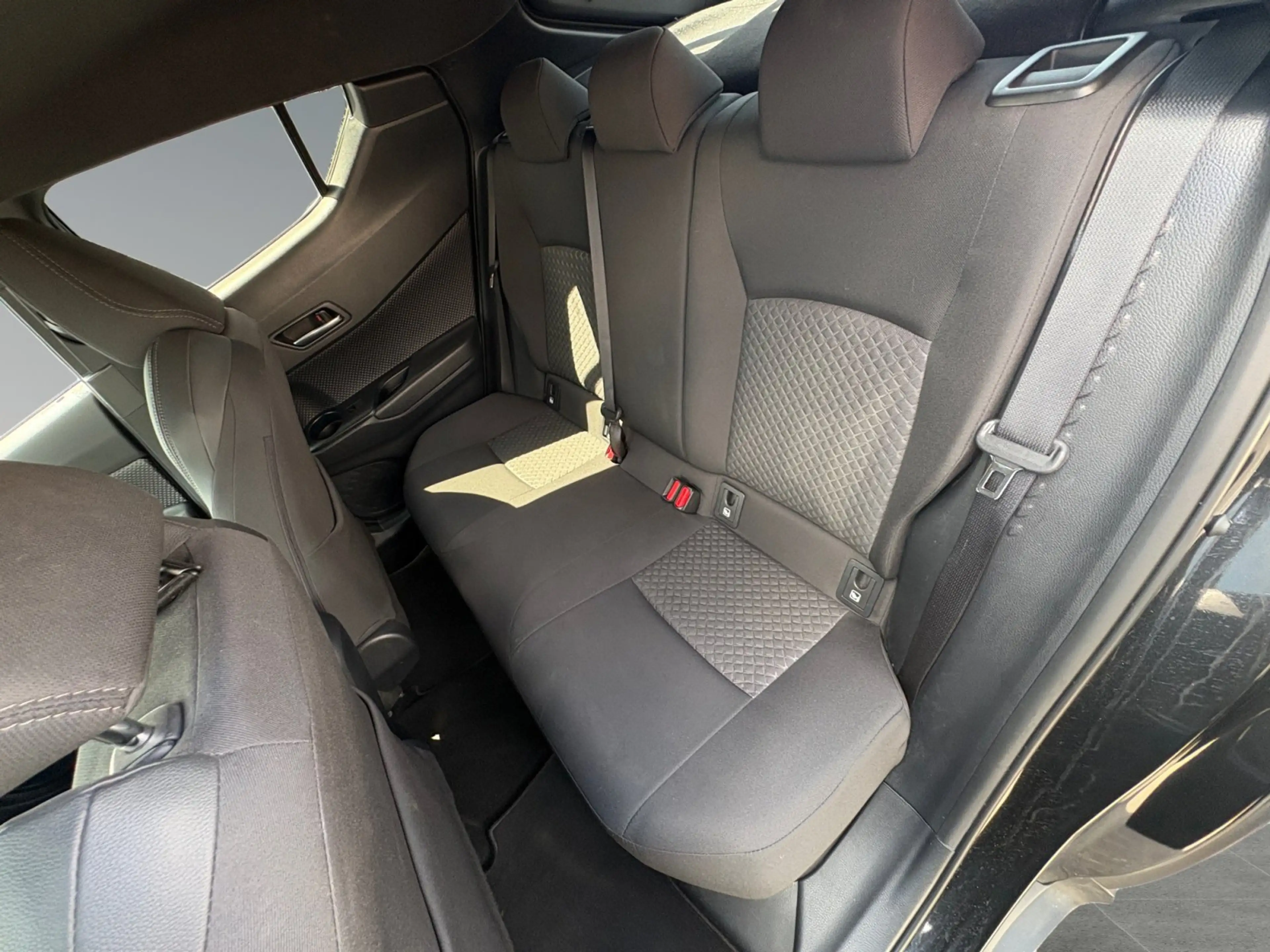Toyota C-HR 2.0 Team D +Sitzheizung+CarPlay+LHZ+PDC+LM++ — photo 14
