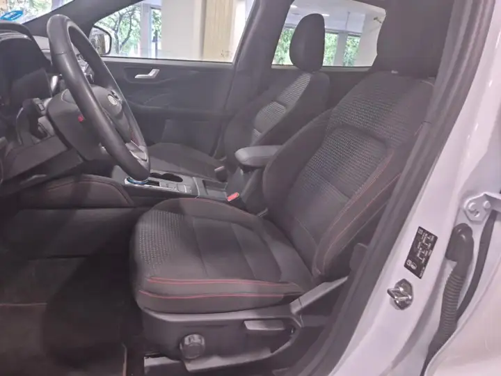 Ford Kuga 2023, foto 8