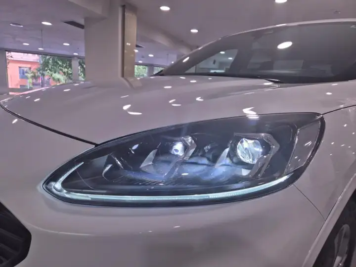 Ford Kuga 2023, foto 23