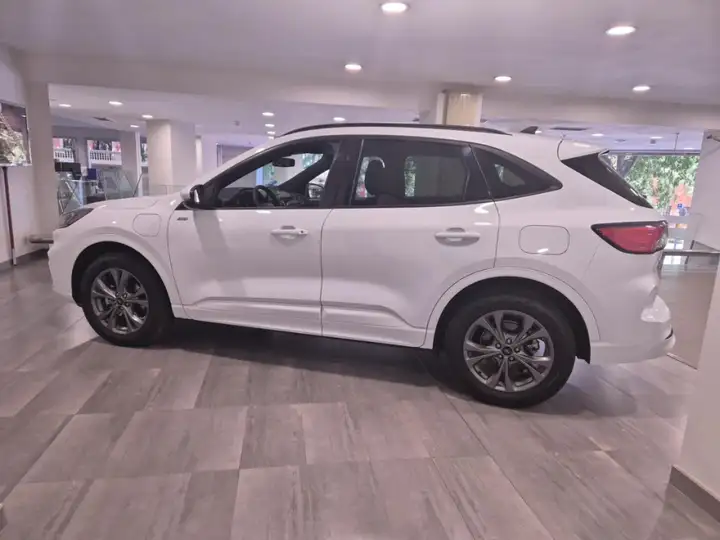 Ford Kuga 2023, foto 6