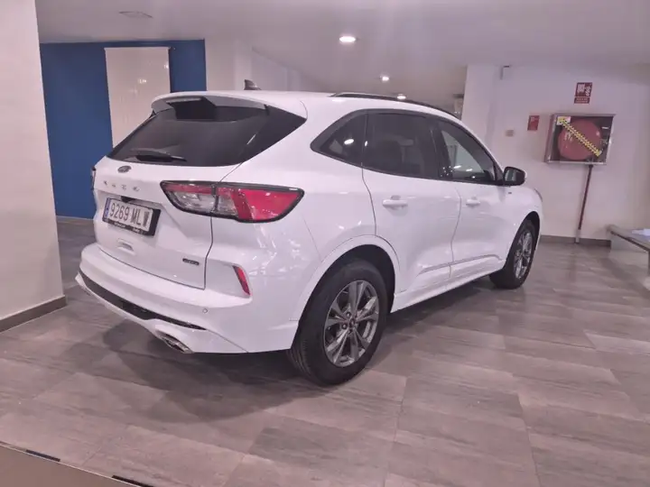 Ford Kuga 2023, foto 4