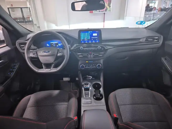 Ford Kuga 2023, foto 10