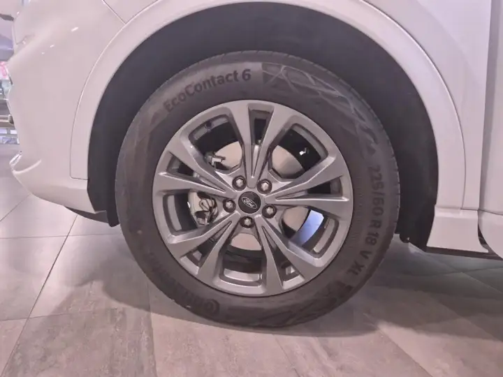 Ford Kuga 2023, foto 11