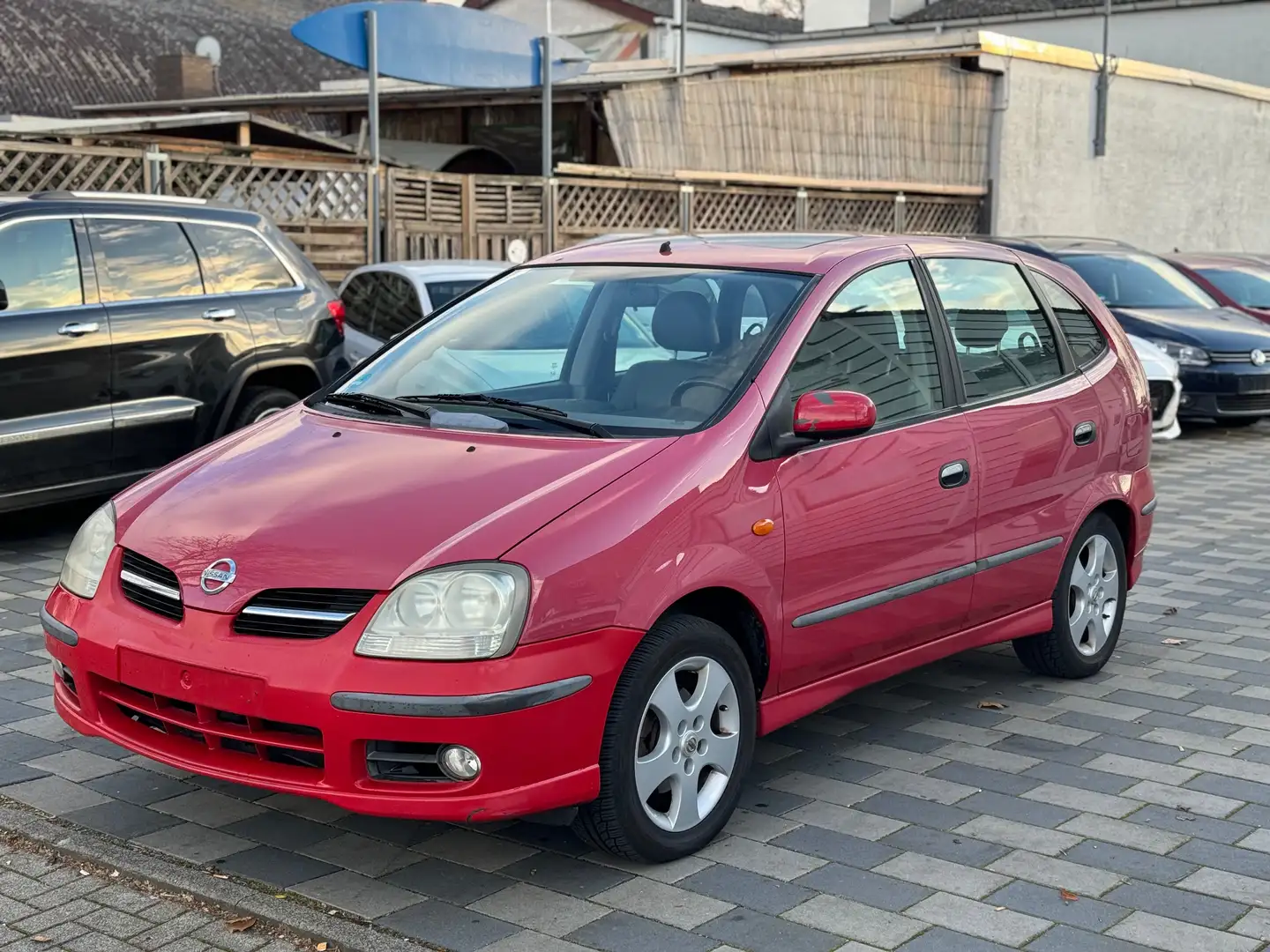 Nissan Almera Tino Tekna Klima Rojo - 1