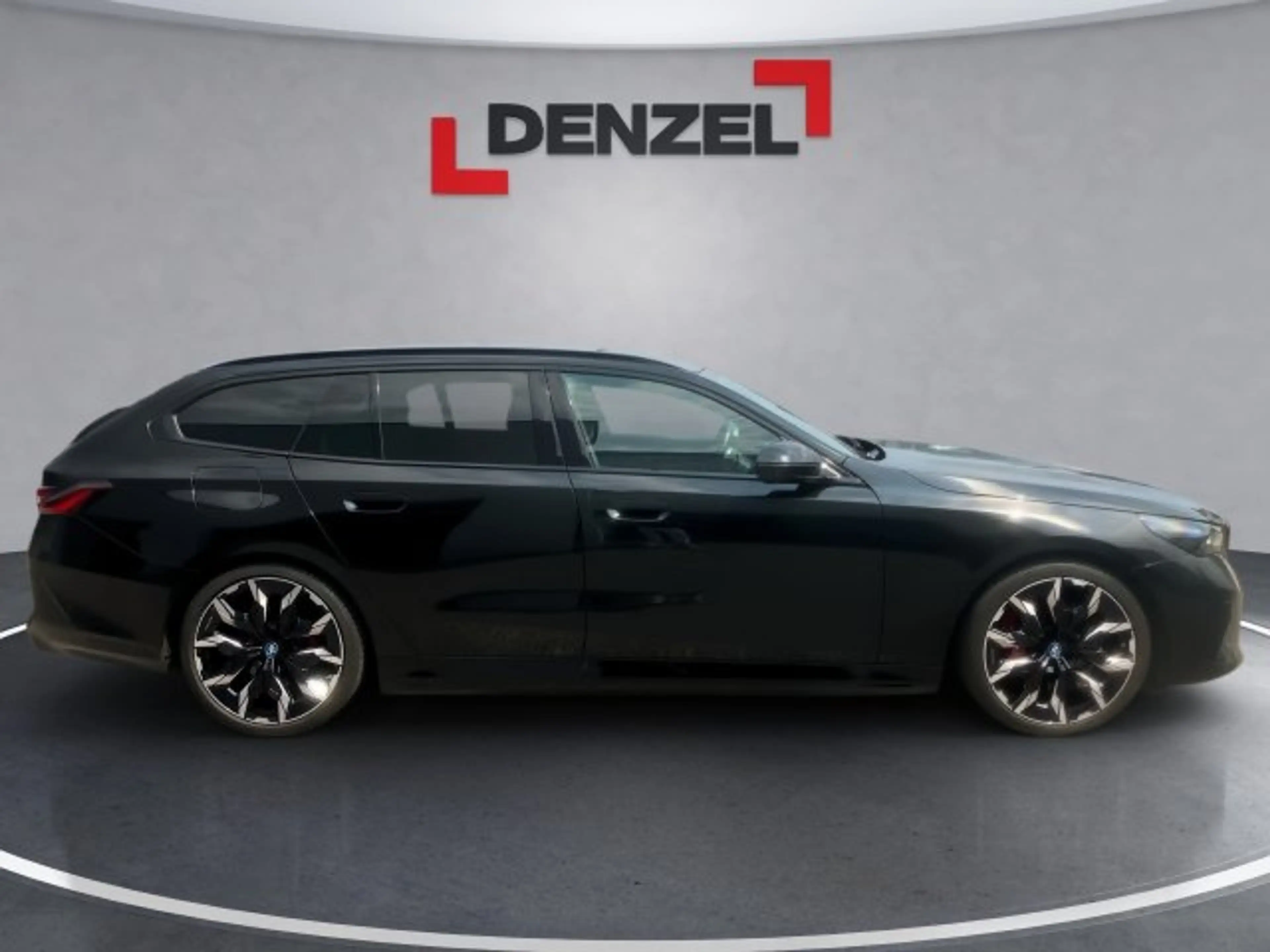 BMW i5 eDrive40 Touring G61 — photo 10