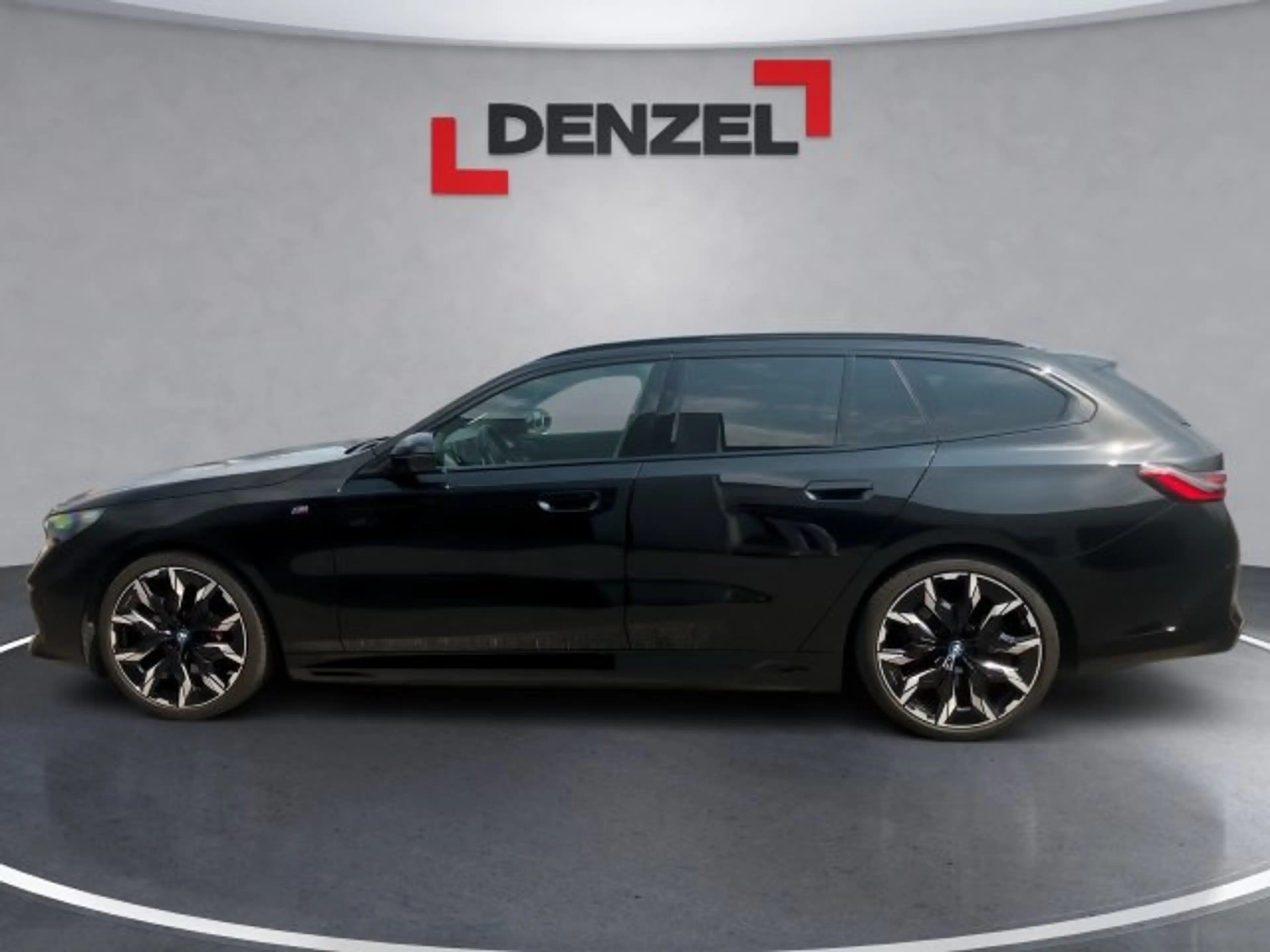 BMW i5 eDrive40 Touring G61 — photo 2