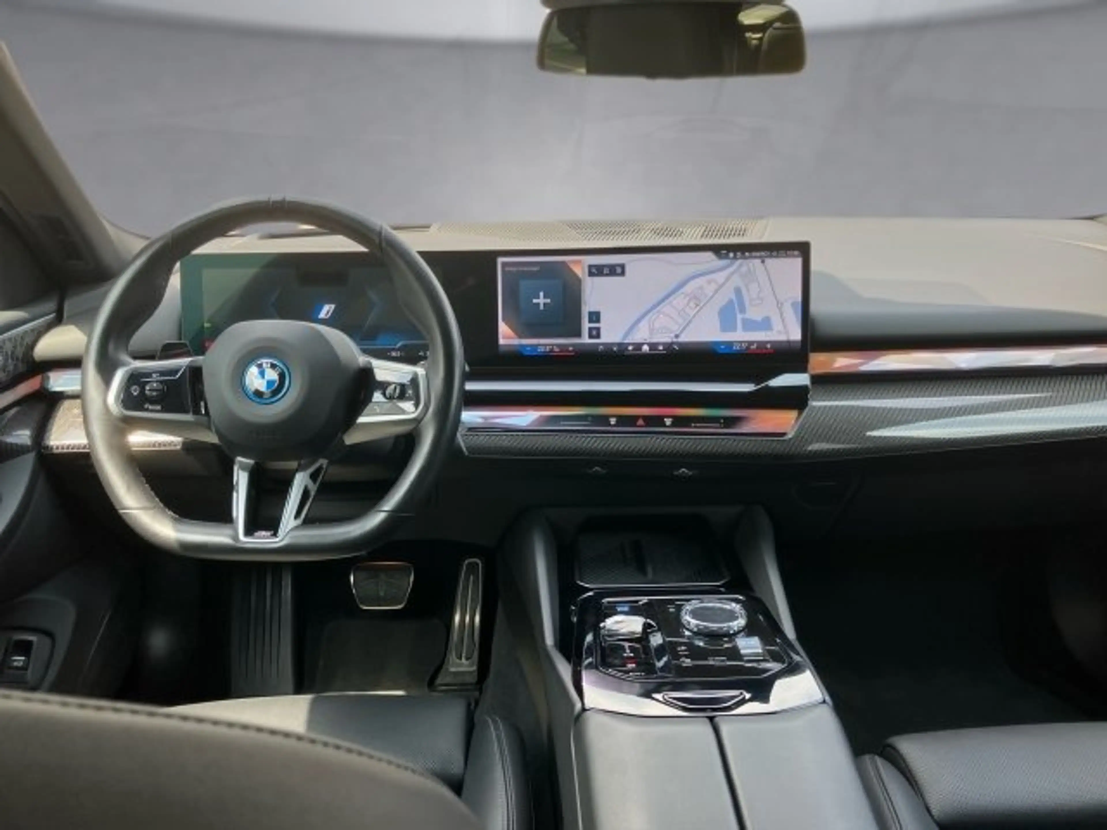 BMW i5 eDrive40 Touring G61 — photo 6
