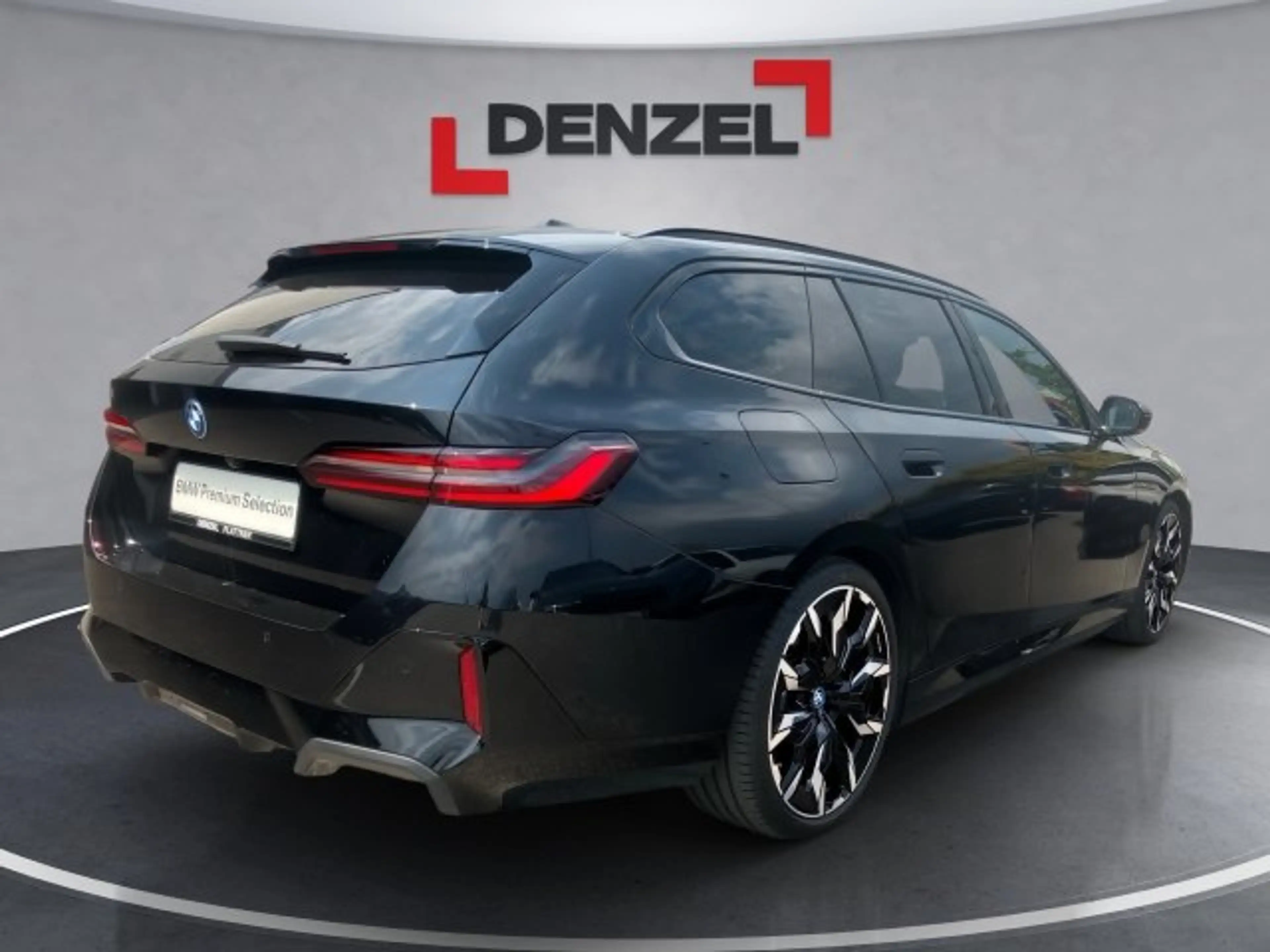 BMW i5 eDrive40 Touring G61 — photo 12