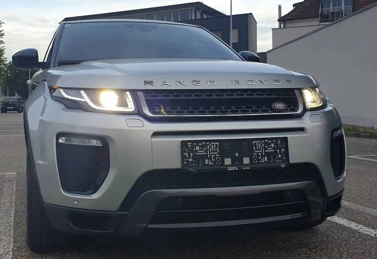 Land Rover Range Rover Evoque Range Rover Evoque SE Dynamic 2,0 TD4 Aut. SE Dynamic Silber - 1