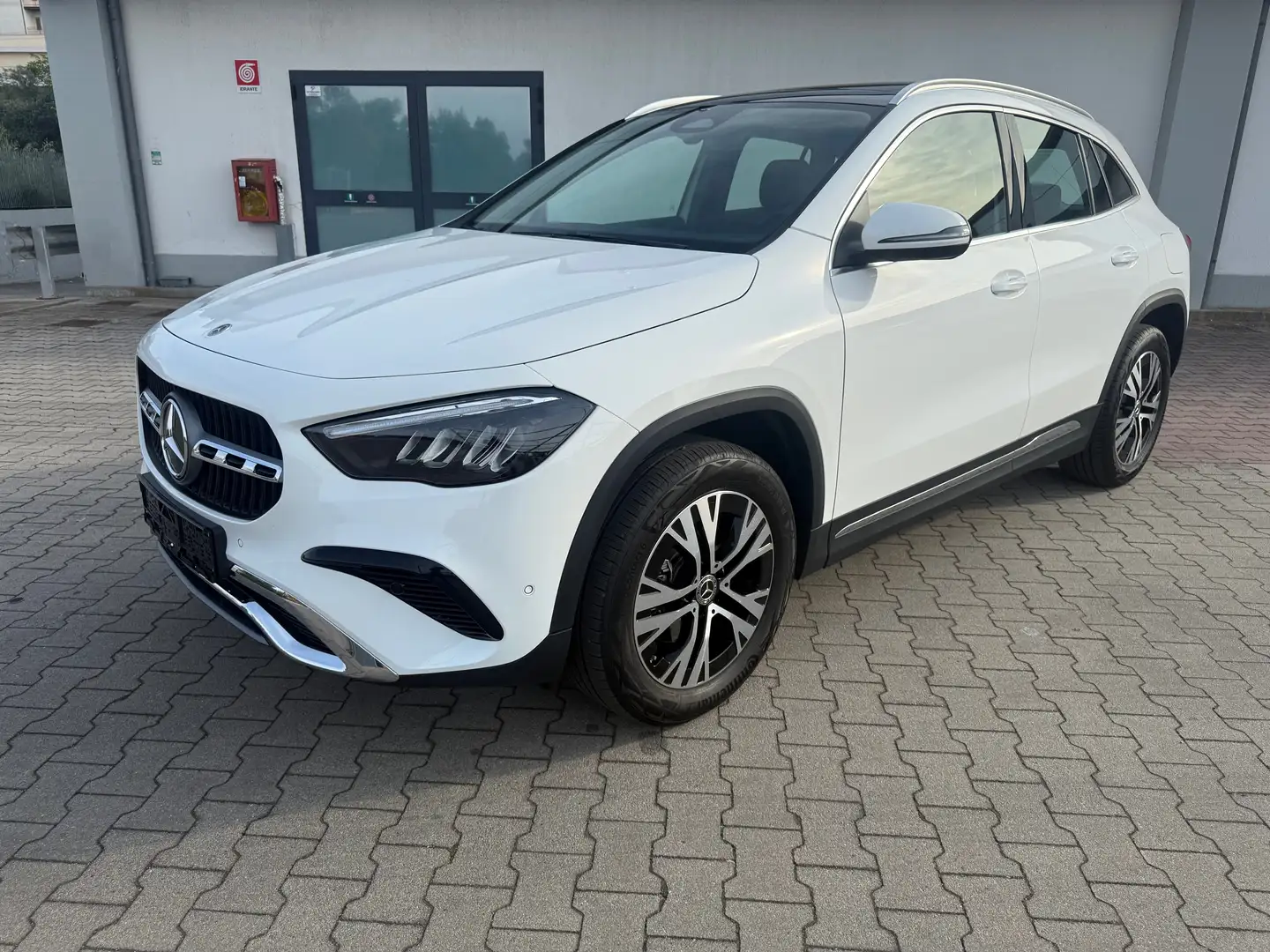 Mercedes-Benz GLA 180 d Progressive Advanced Plus auto Bianco - 1