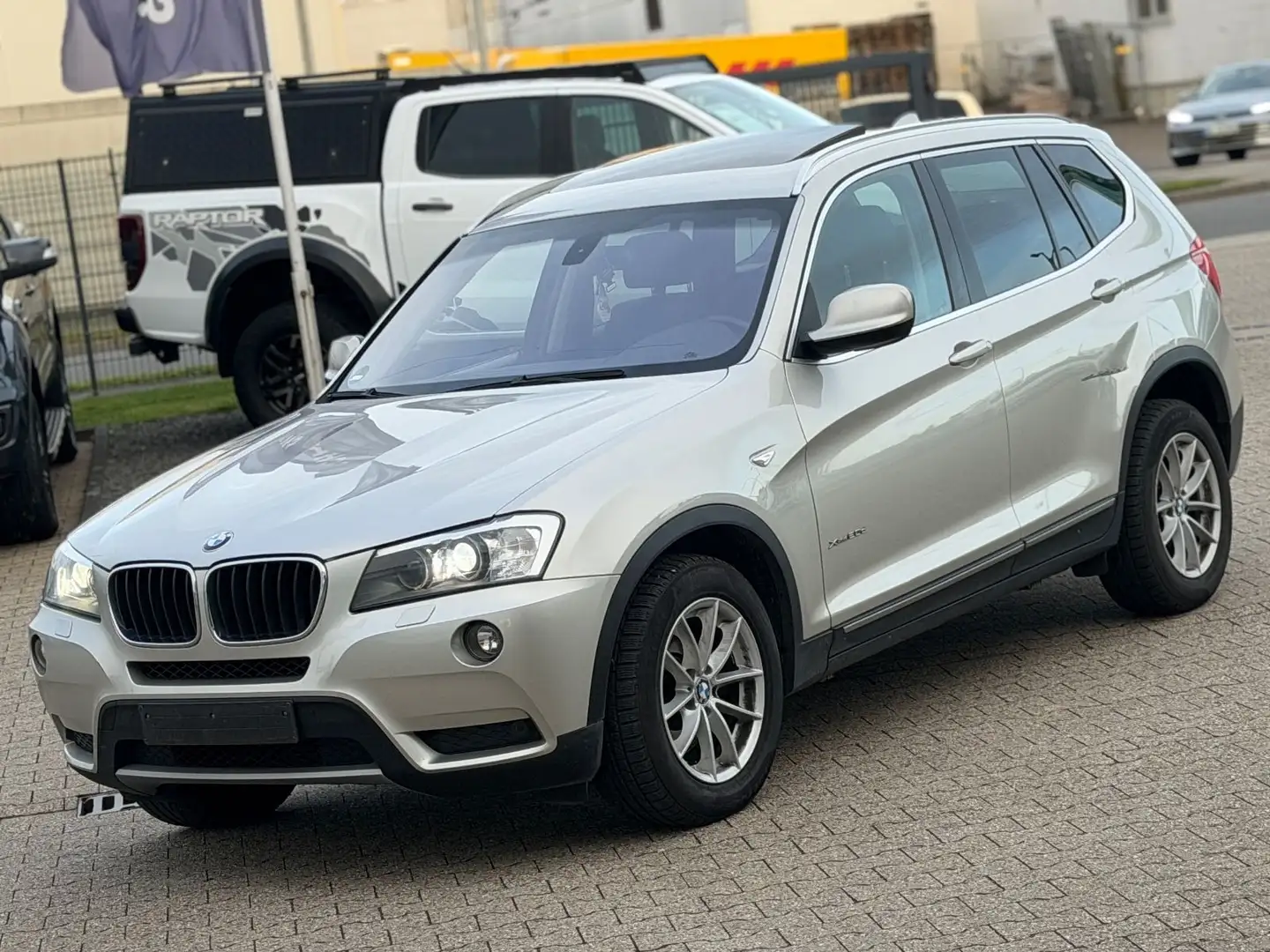 BMW X3 xDrive 20 d Autom., Pano,Leder,Navi,Xenon Silber - 1