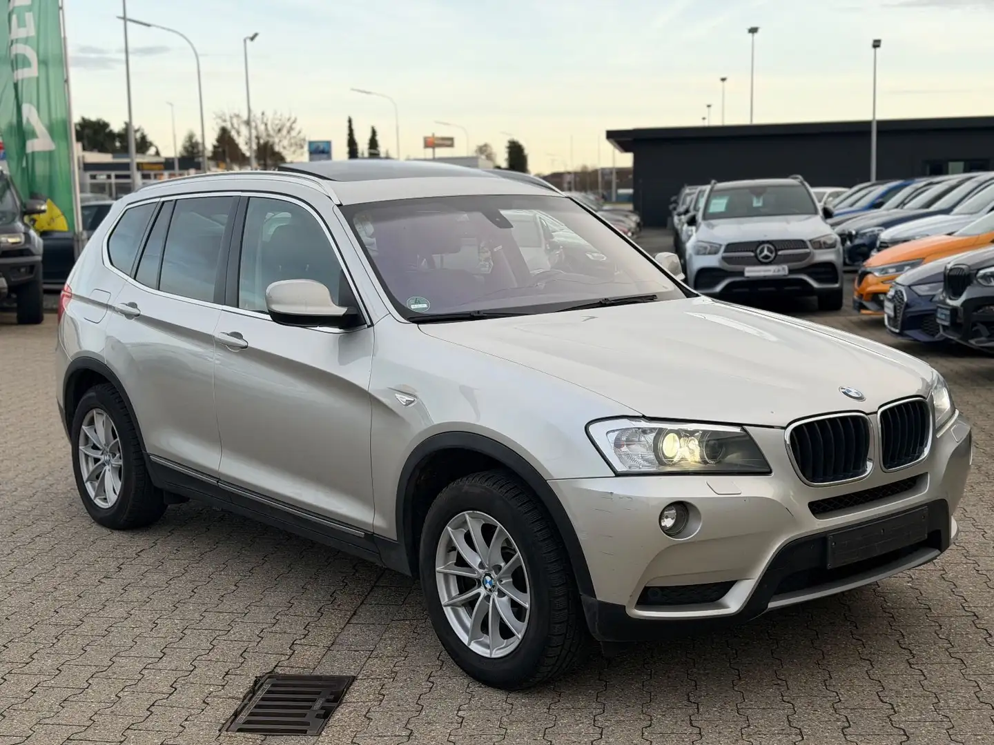 BMW X3 xDrive 20 d Autom., Pano,Leder,Navi,Xenon Silber - 2