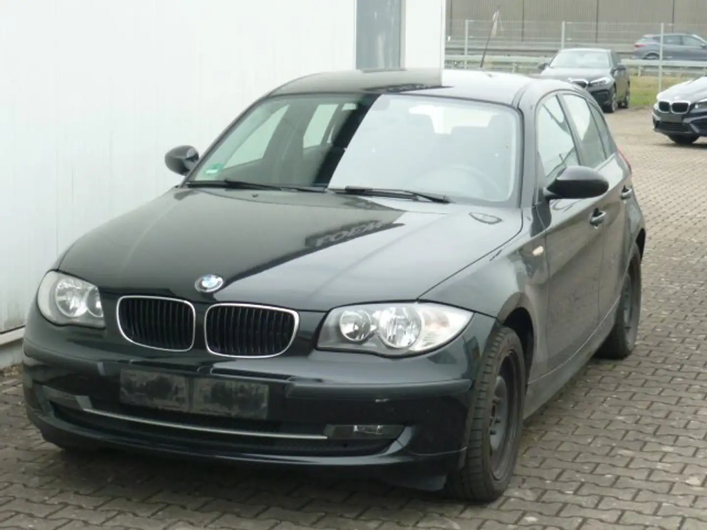 BMW 116 i Heckschaden Teileverkauf oder ganz Schwarz - 1