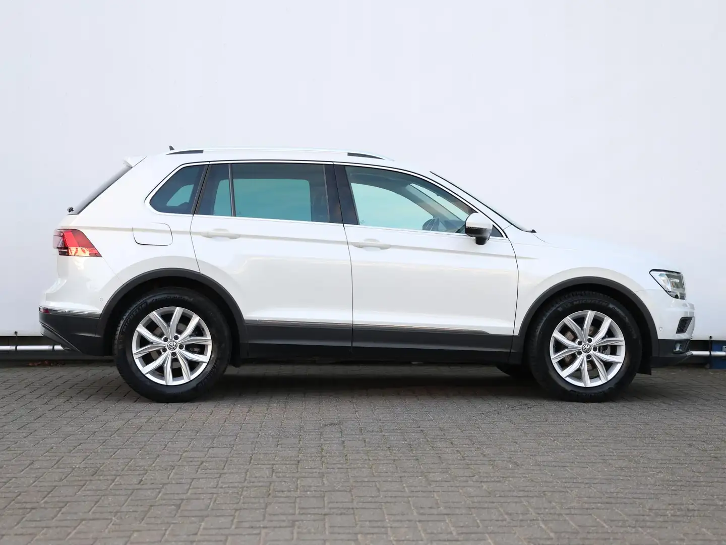 Volkswagen Tiguan 1.5 TSI ACT Highline 150PK DSG | Led | Navigatie | Blanc - 2