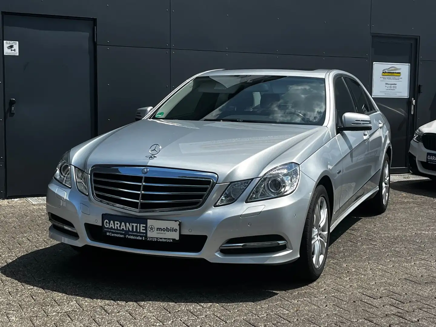 Mercedes-Benz E 200 E -Klasse  CGI BlueEfficiency Avantgarde Argent - 1