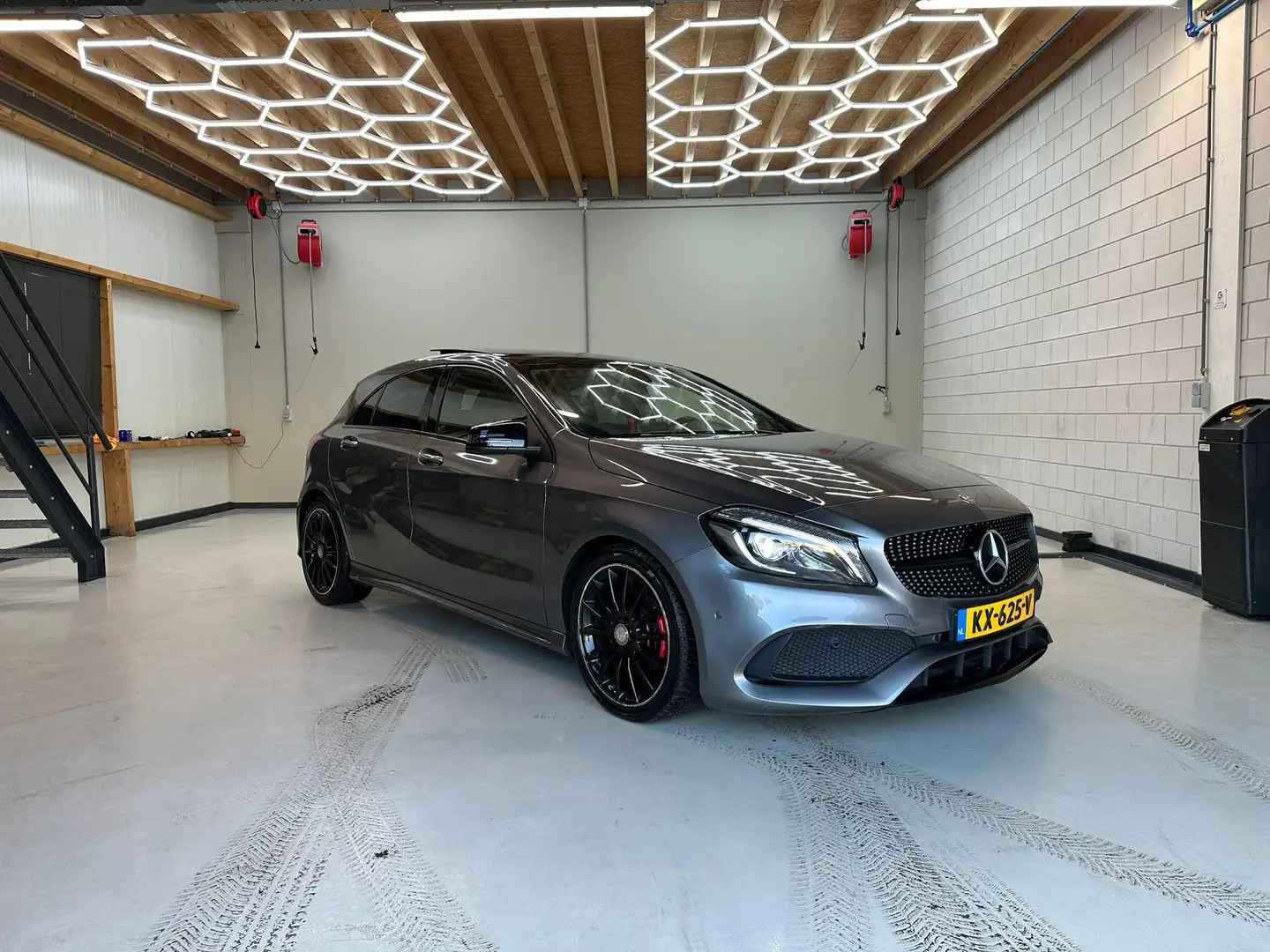Mercedes-Benz A 180 AMG Night Edition Plus PANO/AMG/CAMERA Gris - 1
