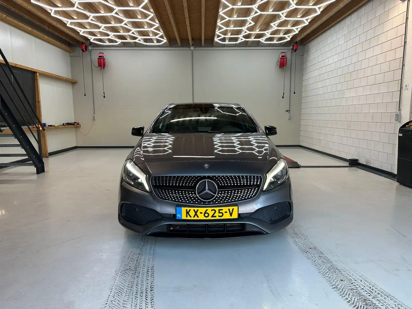 Mercedes-Benz A 180 AMG Night Edition Plus PANO/AMG/CAMERA Gris - 2