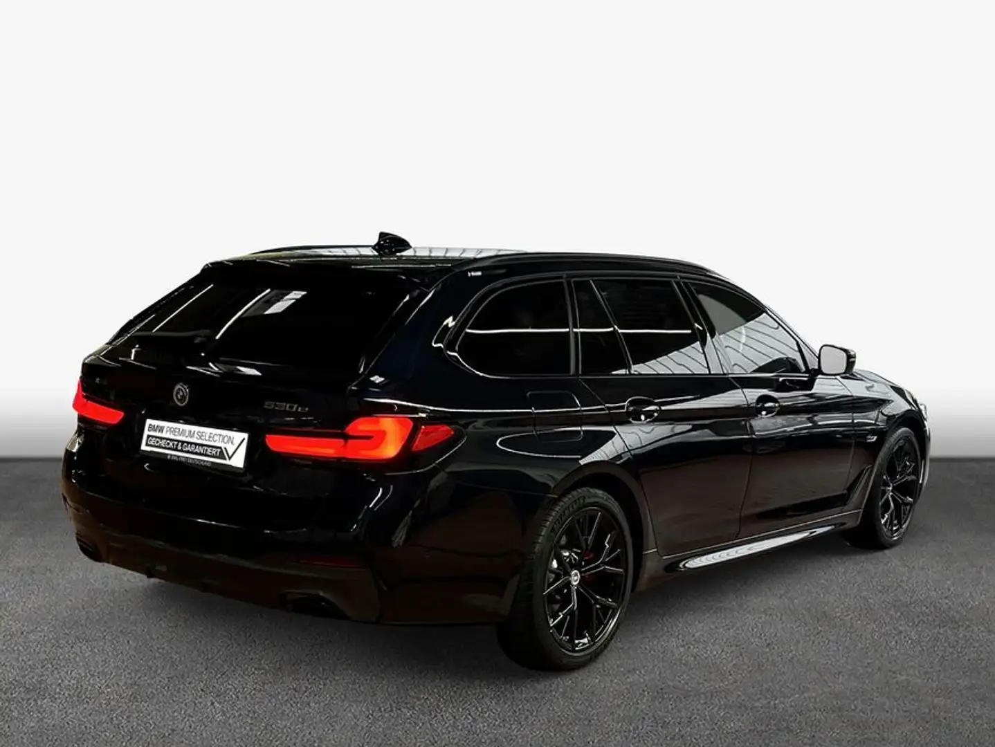 BMW 530 e xDrive Touring Aut. Sportpaket Pano Laser Fekete - 2
