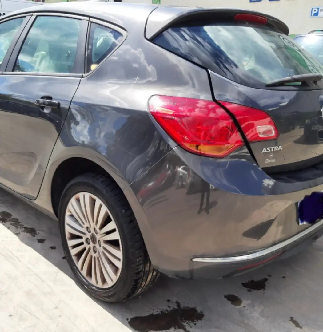 Opel Astra Caravan 2.0i Club - 1