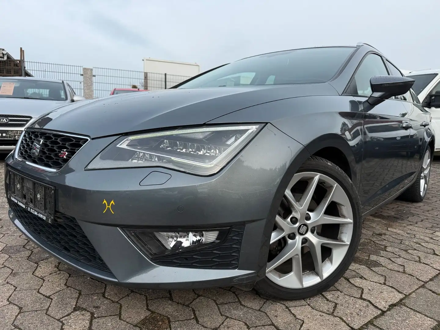 SEAT Leon 1.4 TSI FR DSG Klimaautomatik,Teileder,Navi Grau - 1