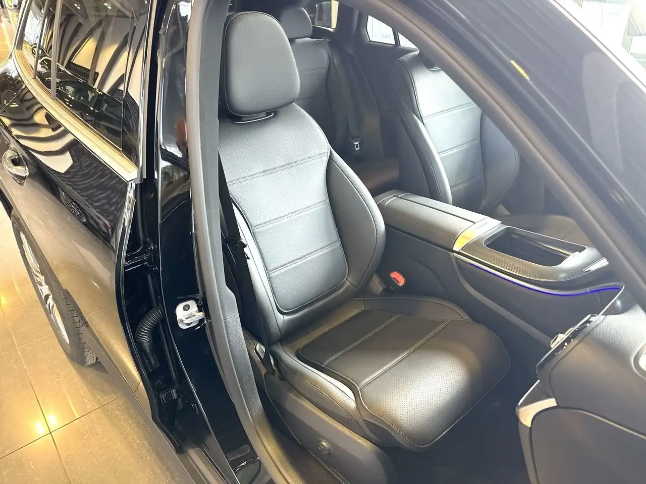 Mercedes-Benz GLC снимка Mercedes-Benz GLC