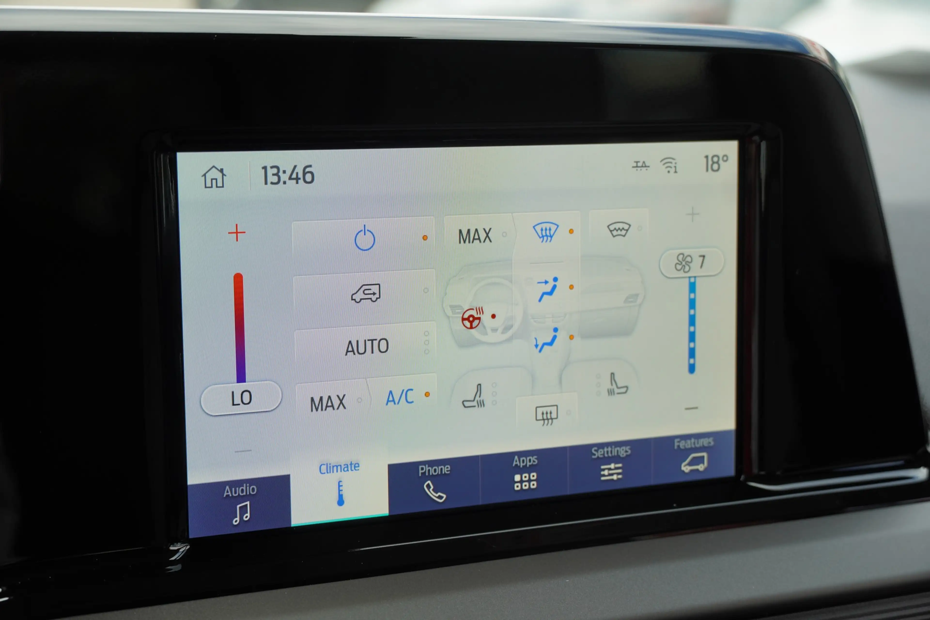 Ford Tourneo Courier Titanium 1.0 EB Aut. Kamera Tempom — photo 10