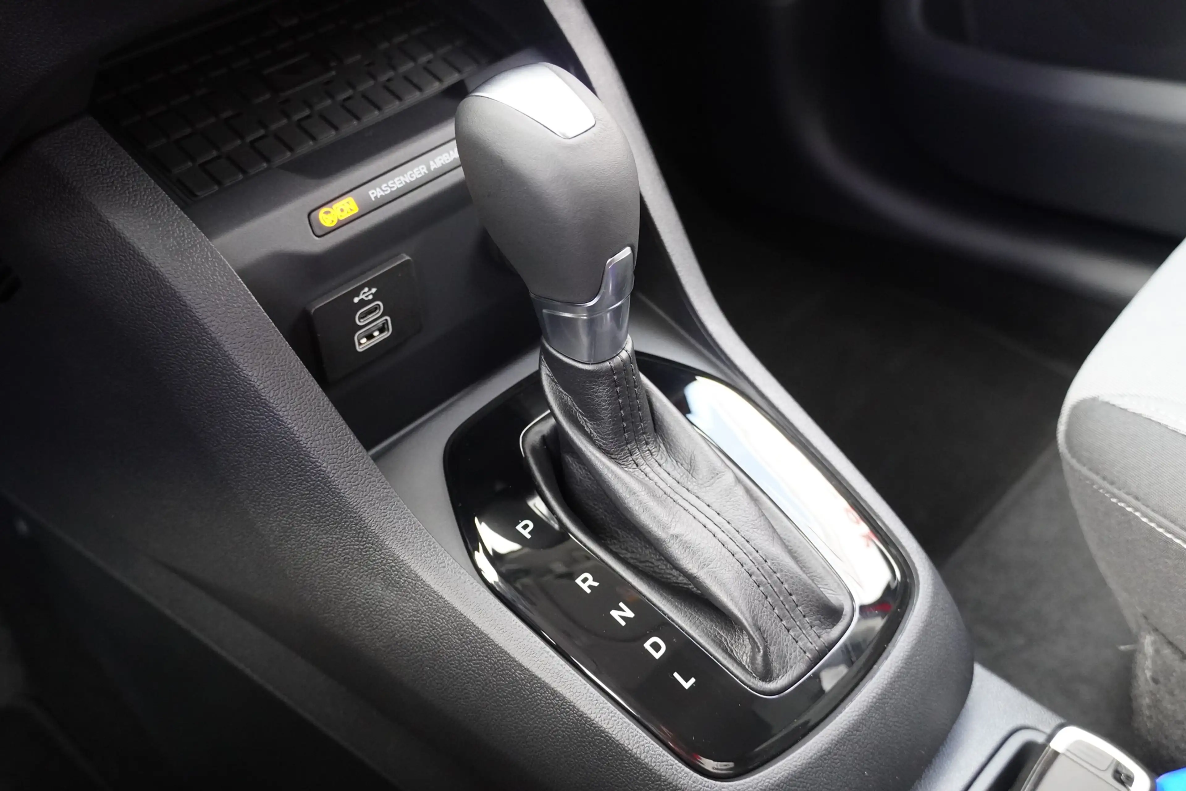Ford Tourneo Courier Titanium 1.0 EB Aut. Kamera Tempom — photo 14