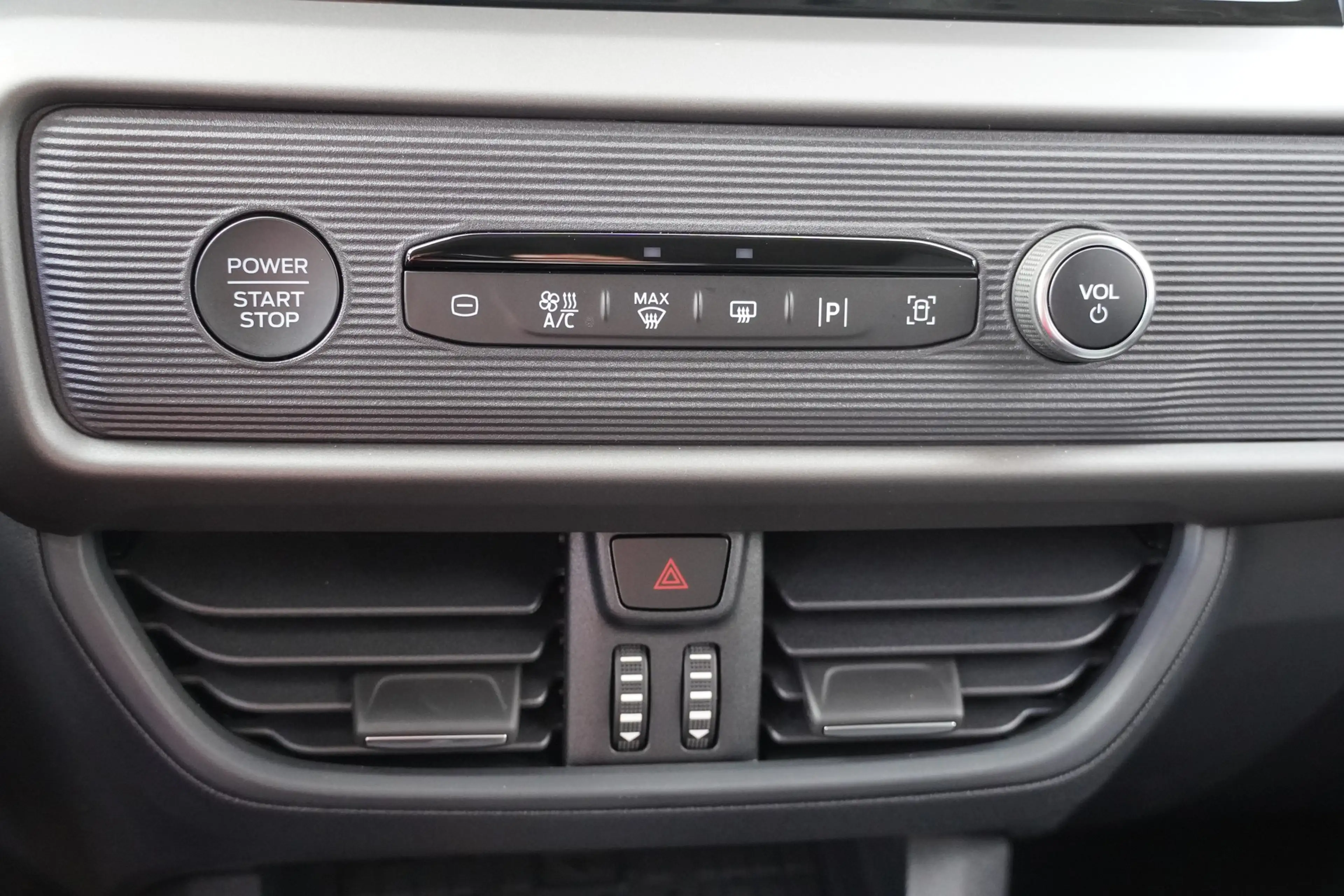 Ford Tourneo Courier Titanium 1.0 EB Aut. Kamera Tempom — photo 13