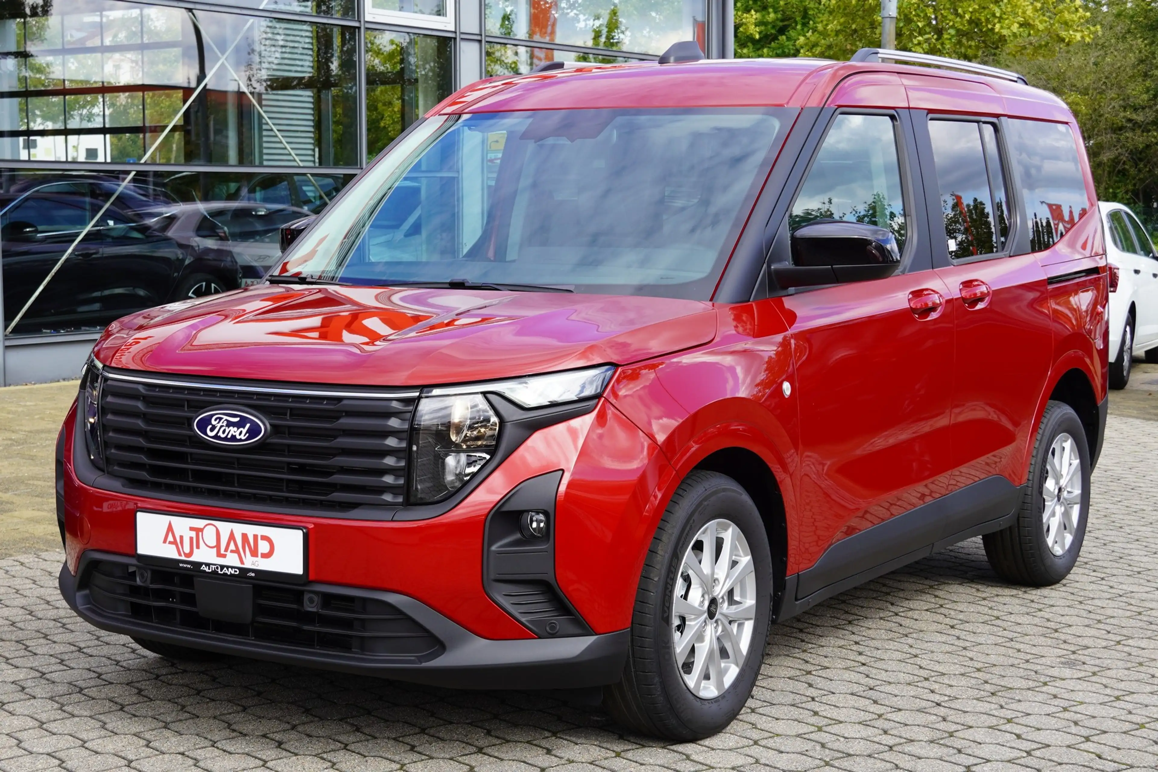 Ford Tourneo Courier Titanium 1.0 EB Aut. Kamera Tempom — photo 2