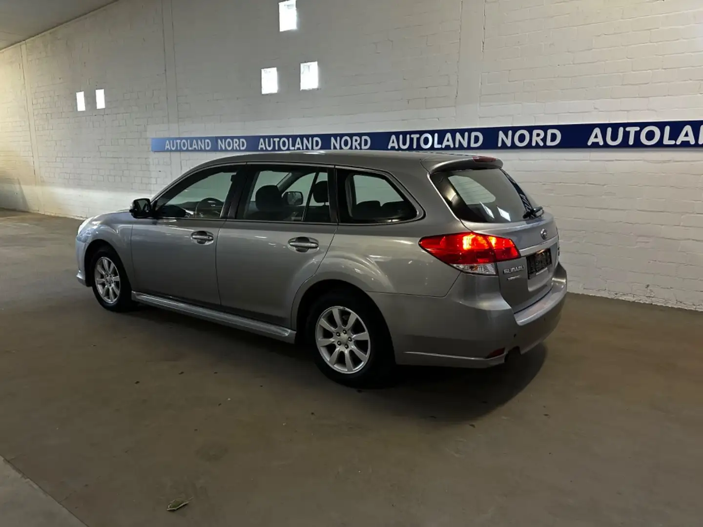 Subaru Legacy 2.0D Kombi/ Outback Active *4WD*SD* Grau - 2