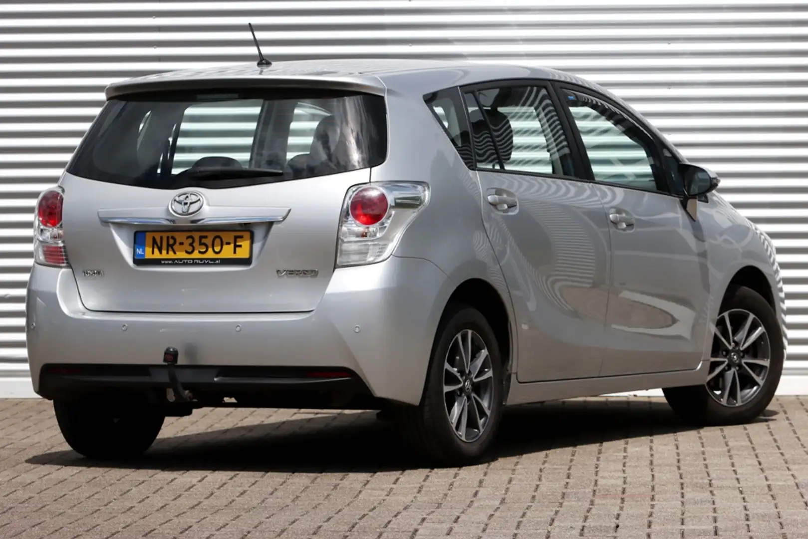 Toyota Verso 1.6 VVT-i Aspiration Zilver - 2