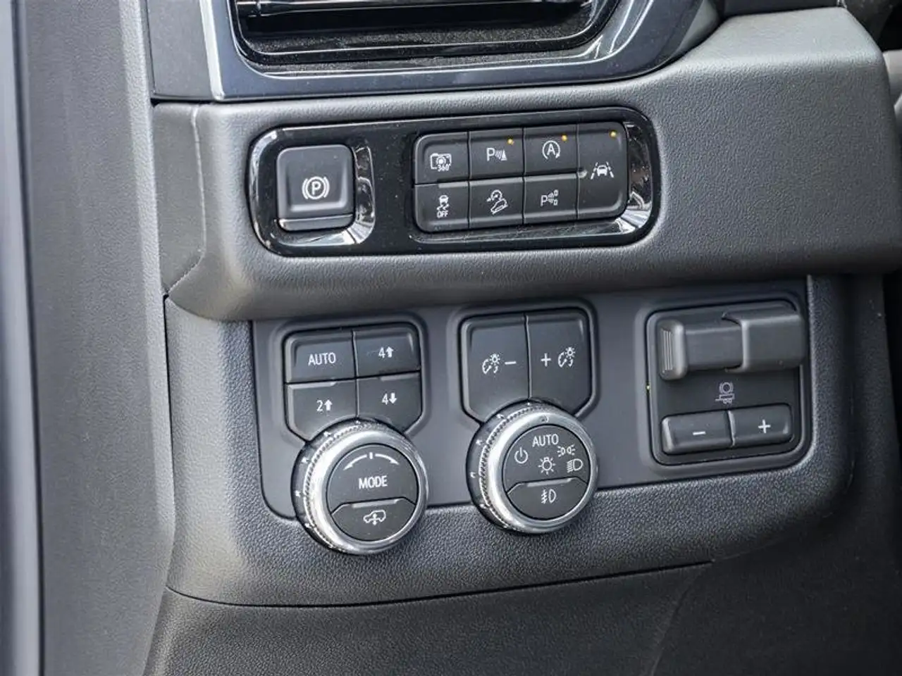 GMC Yukon photo GMC Yukon