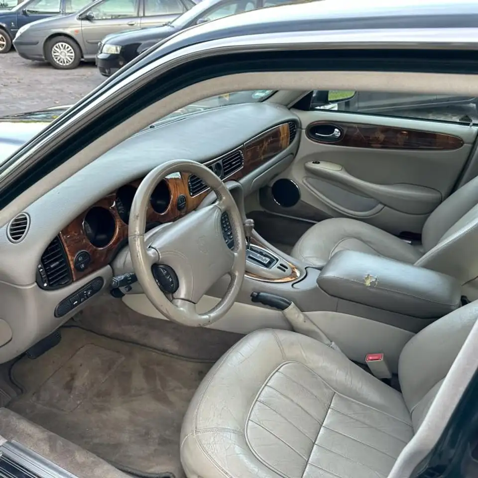 Jaguar Sovereign