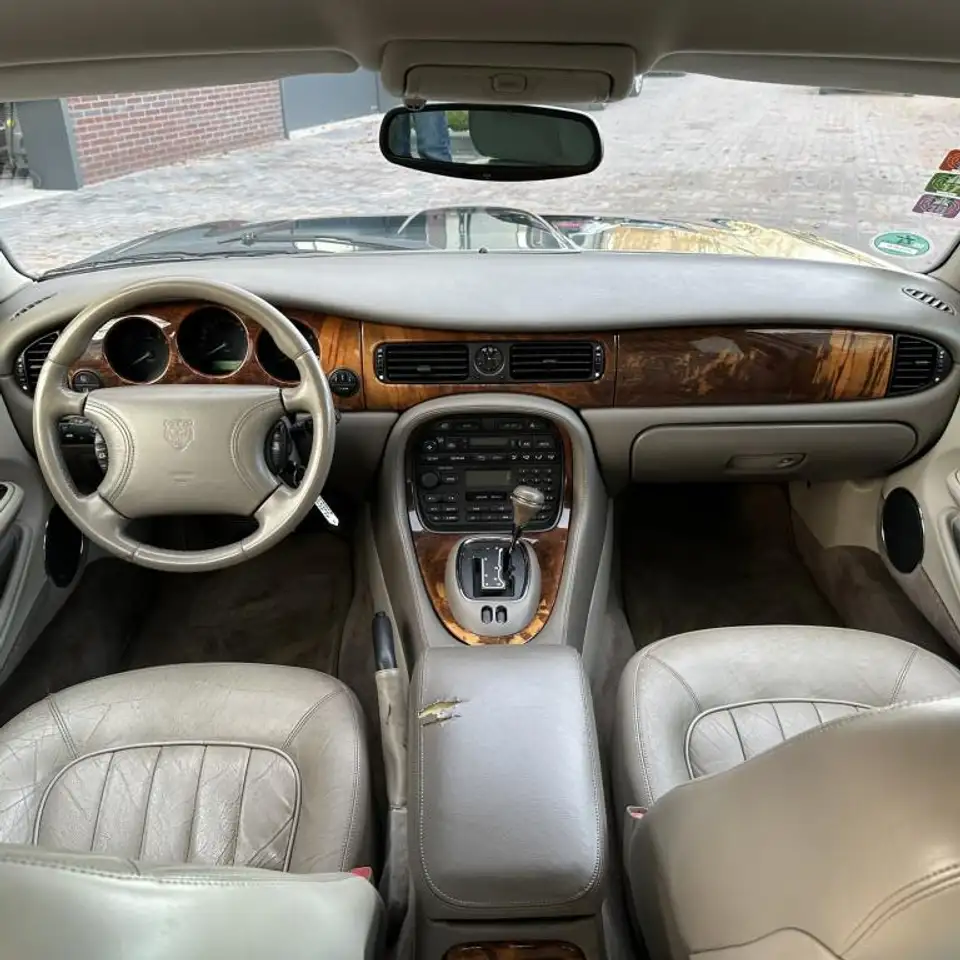 Jaguar Sovereign