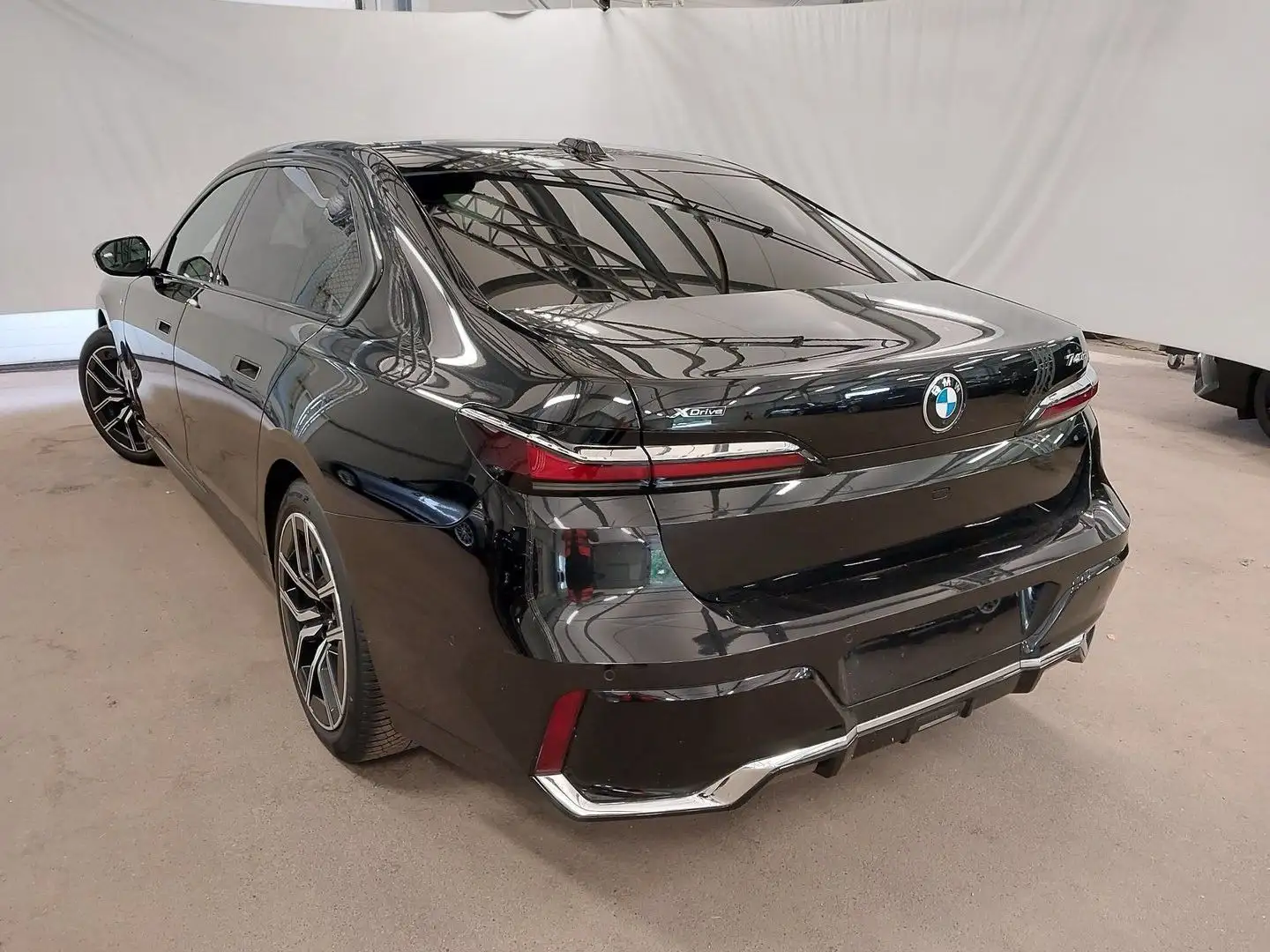 BMW 740 d xDrive M Sport SkyLounge B&W FINANZIERUNG Black - 2