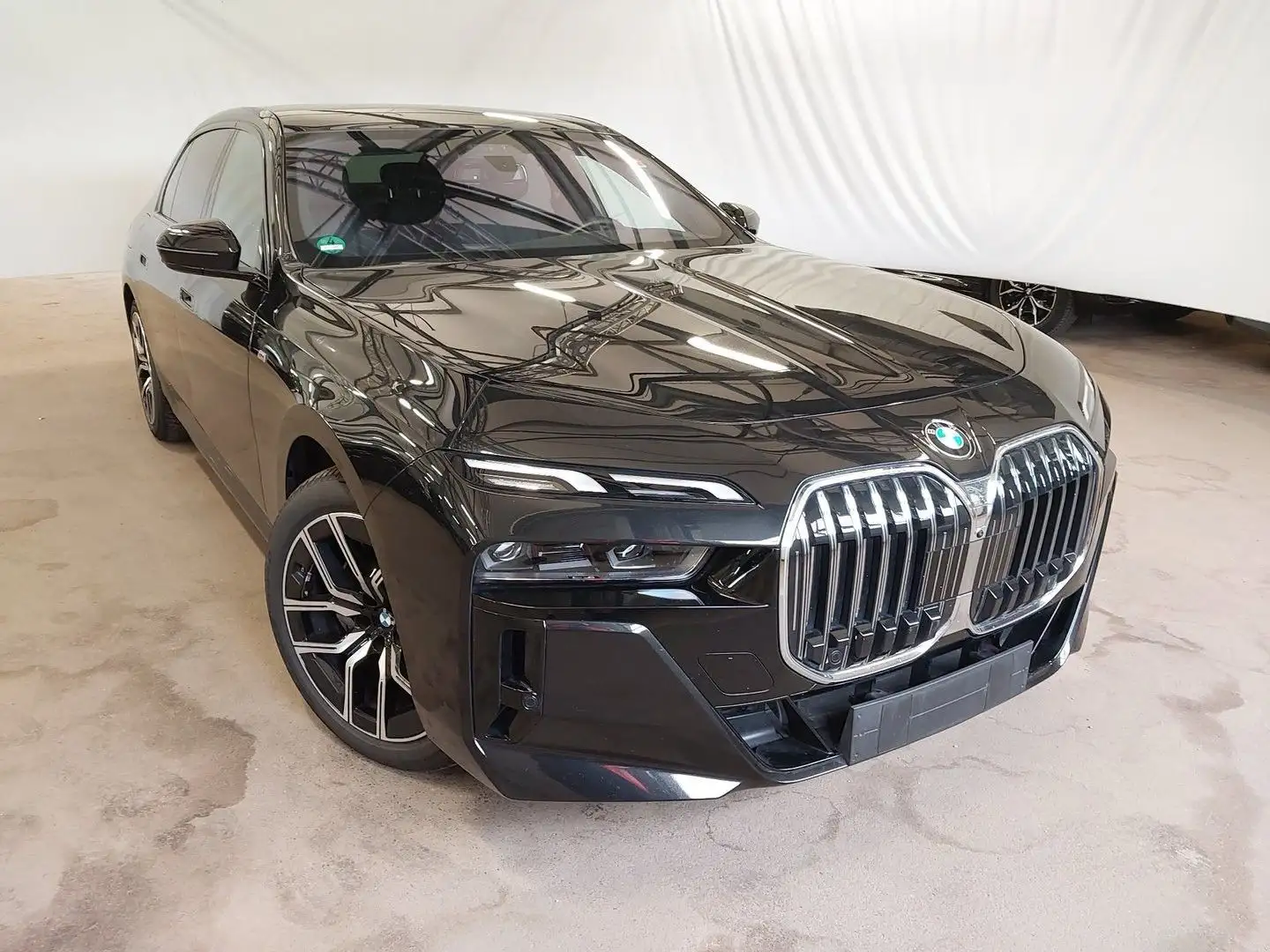 BMW 740 d xDrive M Sport SkyLounge B&W FINANZIERUNG Black - 1