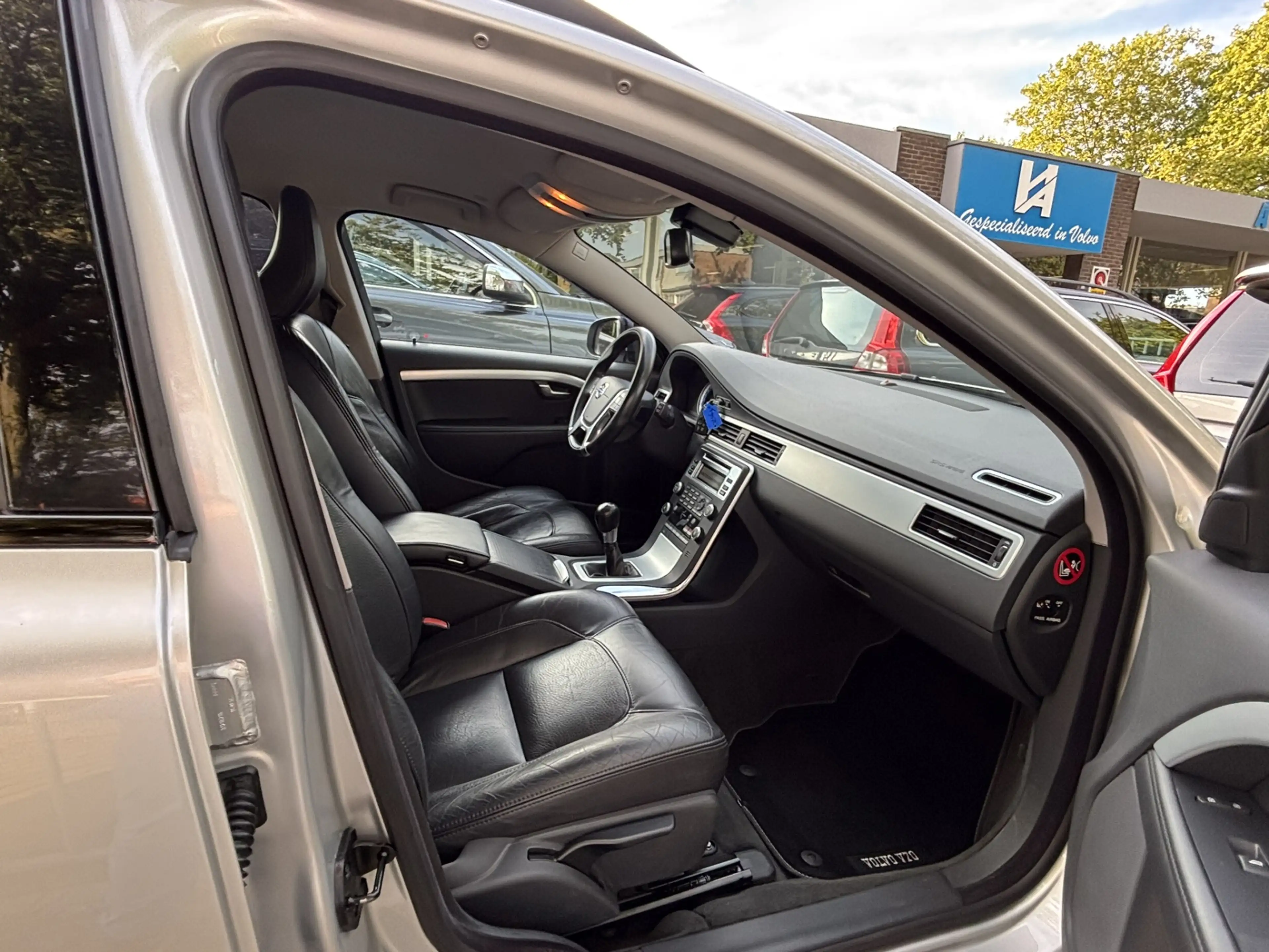 Volvo V70 2.5FT 231pk R-Design vijf cilinder Xenon — photo 13