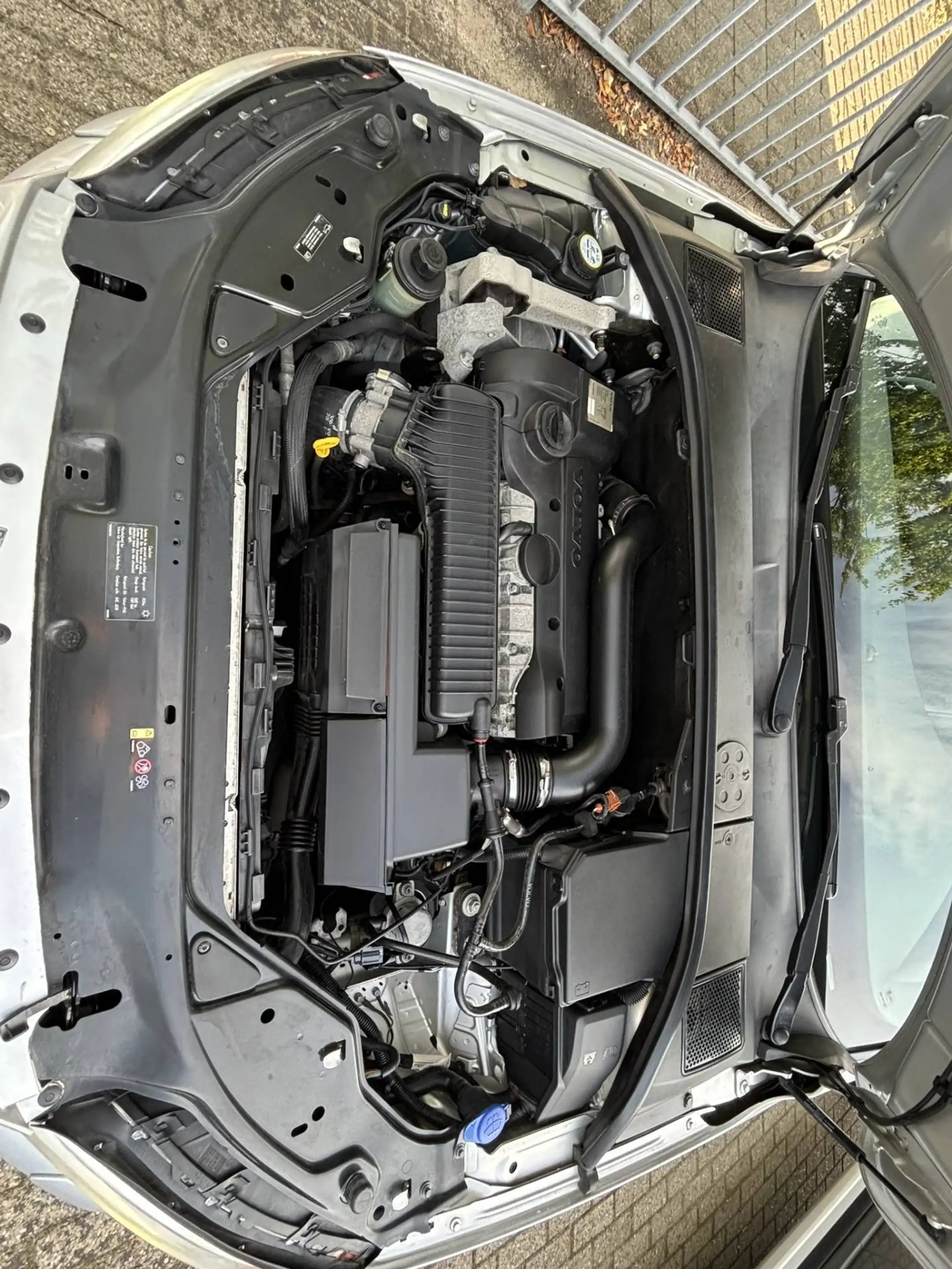 Volvo V70 2.5FT 231pk R-Design vijf cilinder Xenon — photo 12