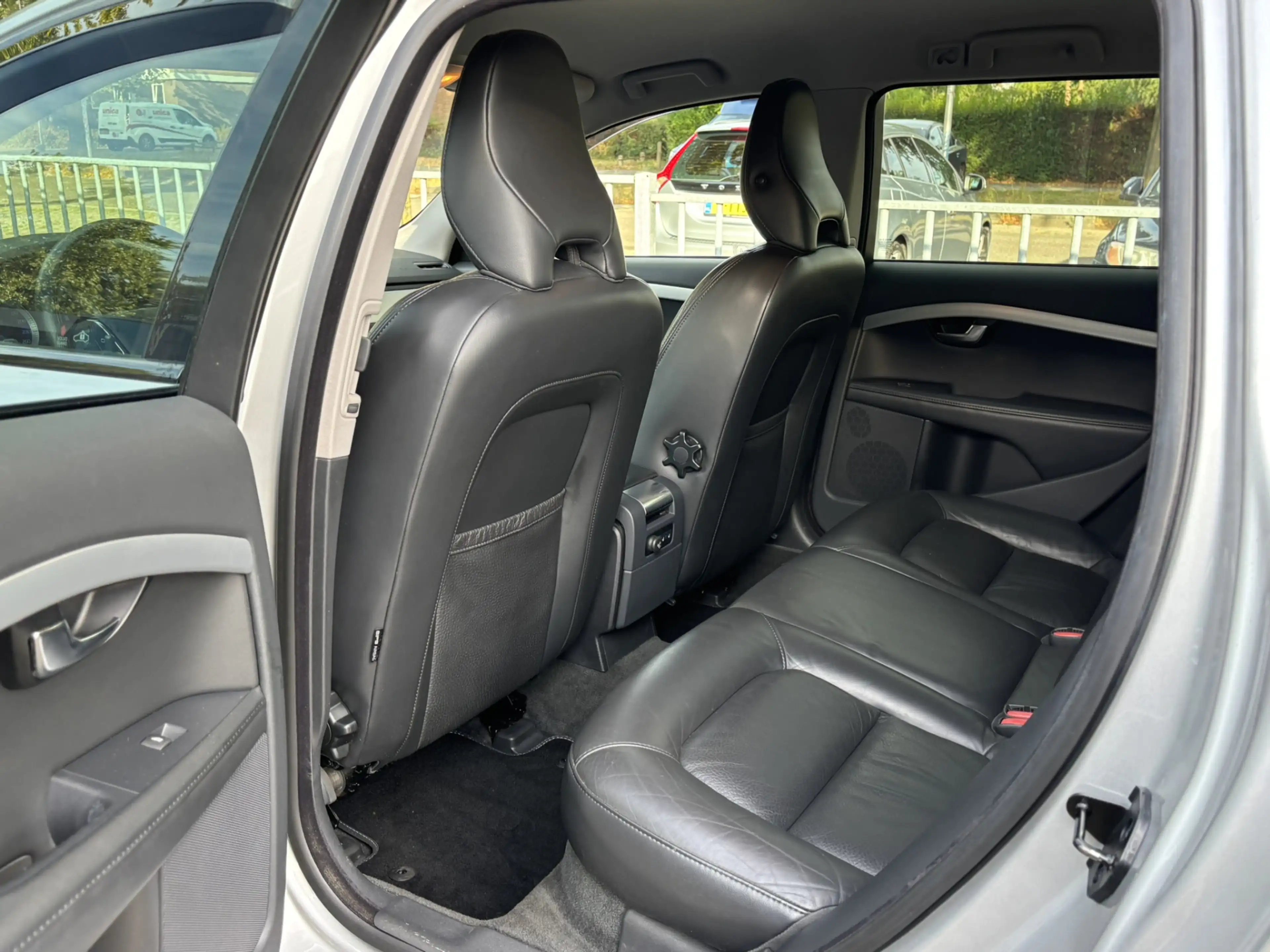 Volvo V70 2.5FT 231pk R-Design vijf cilinder Xenon — photo 6